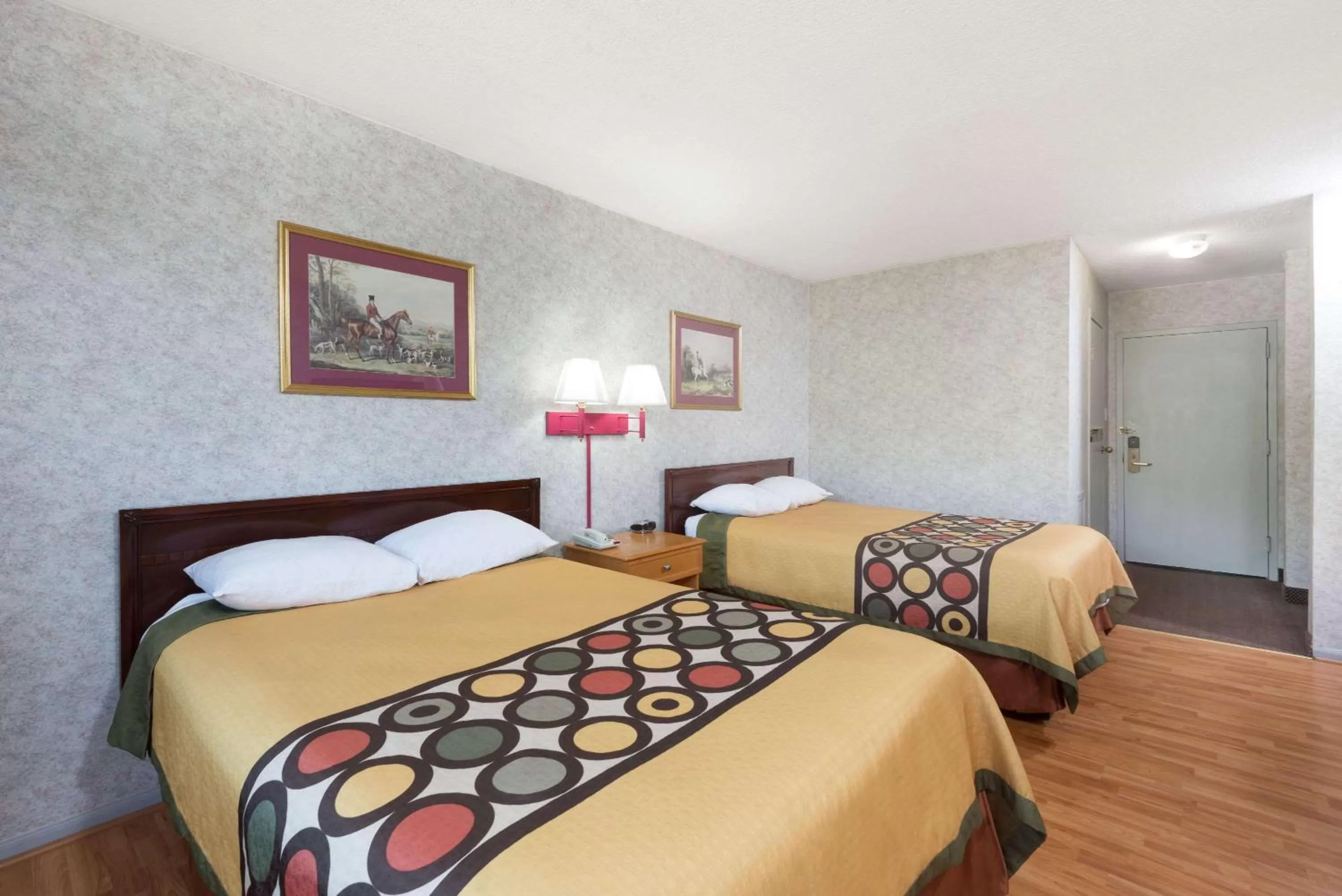 Photo of the whole room, Bed in Super 8 by Wyndham Hancock MD