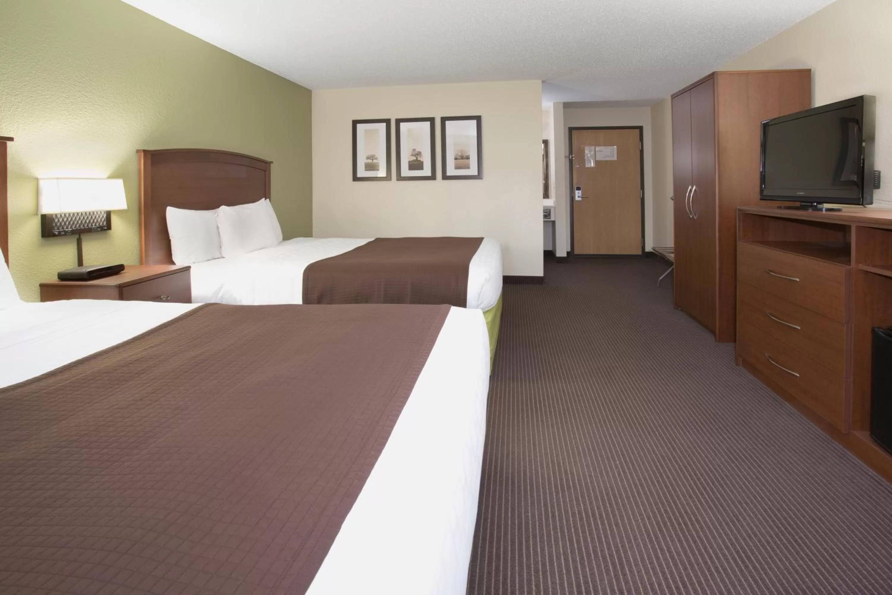 Queen Room - Disability Access in Cobblestone Hotel & Suites - Wisconsin Rapids