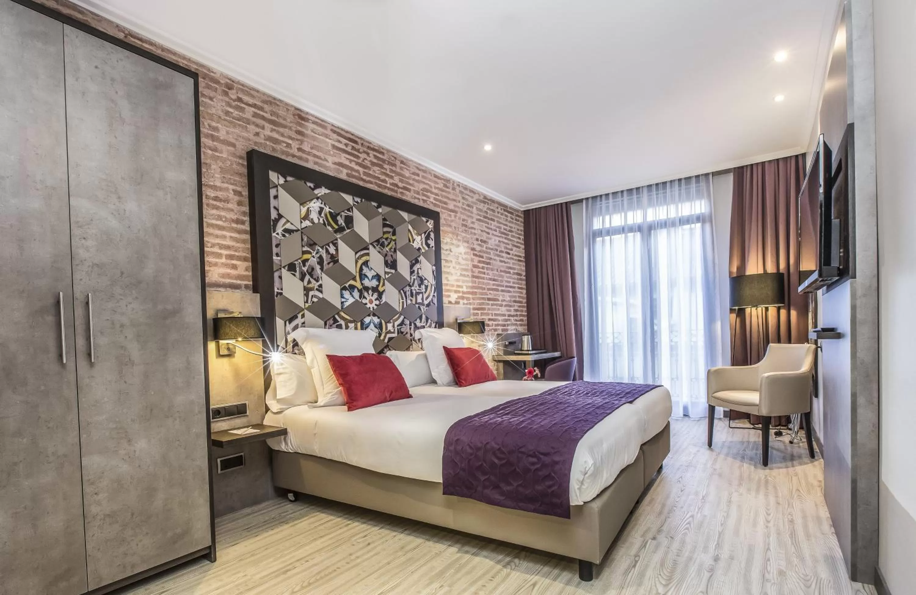 Comfort Double or Twin Room in Leonardo Hotel Barcelona Las Ramblas