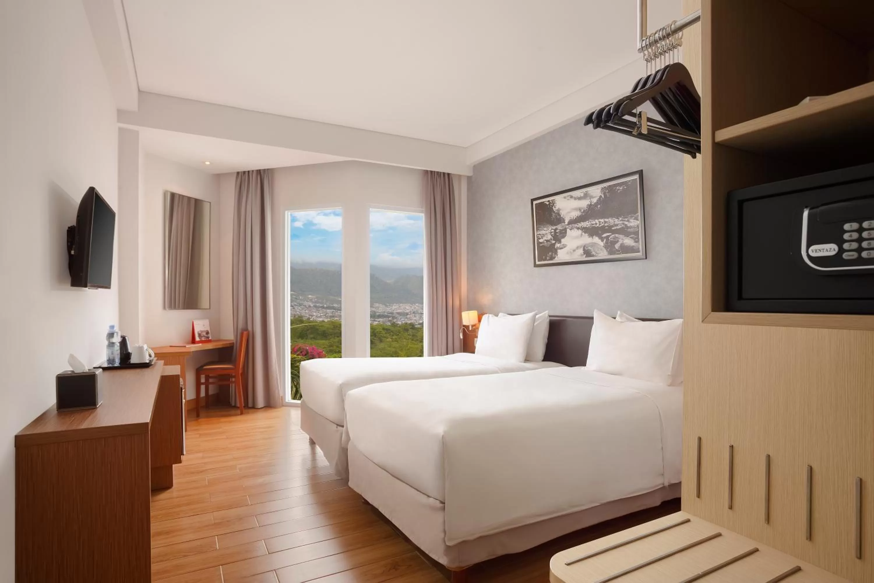 Deluxe Twin Room with Pool View in Swiss-Belinn Luwuk
