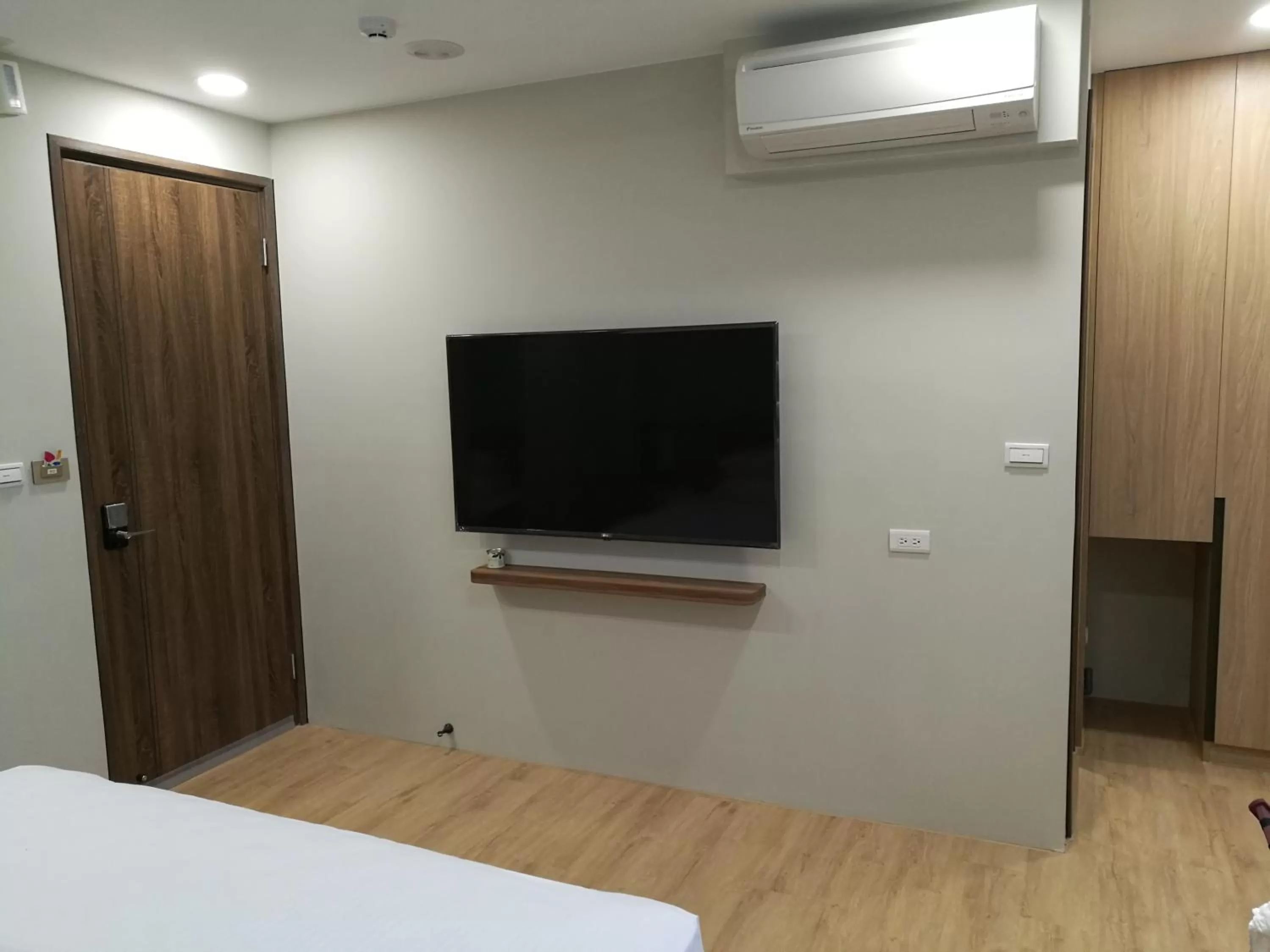 TV and multimedia, Bed in 名竹旅社 Minzu Hotel