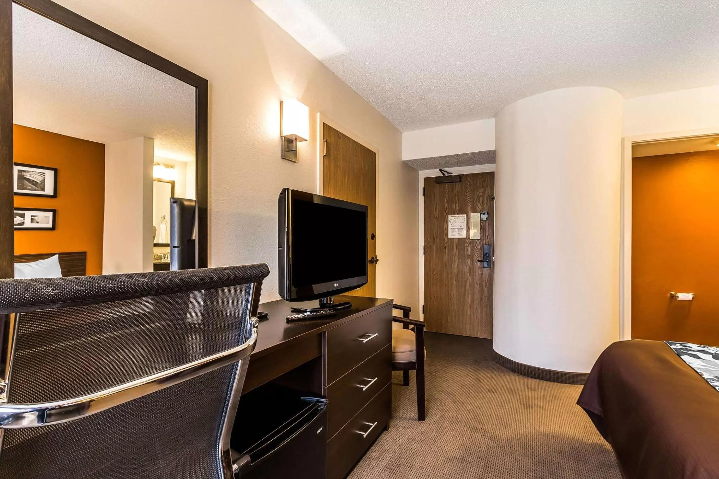 Queen Room with Accessible Tub - Accessible/Non-Smoking in Sleep Inn Springfield South I60 near Medical District