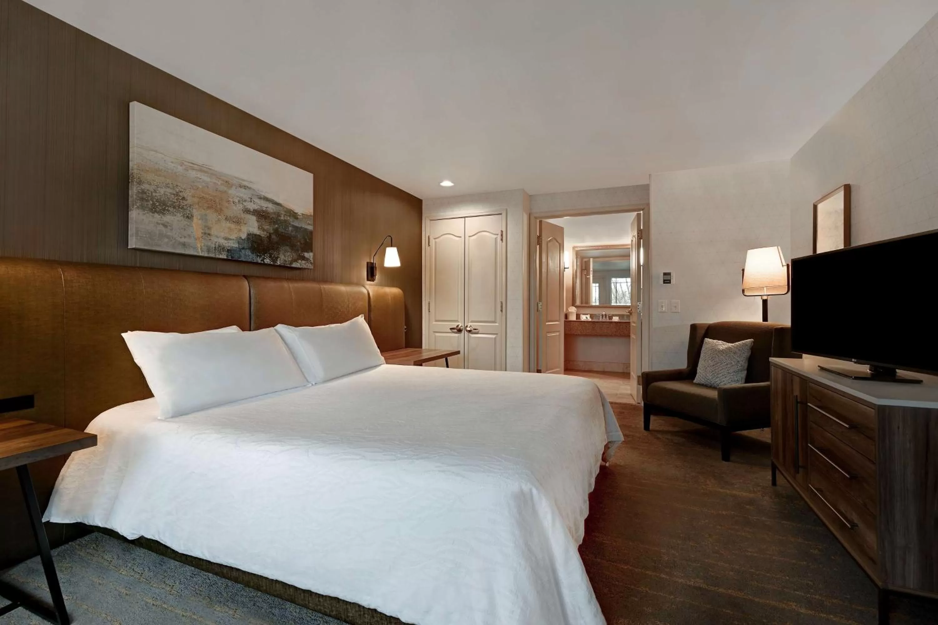 One-Bedroom King Suite with Sofa Bed in Hilton Garden Inn Boise / Eagle