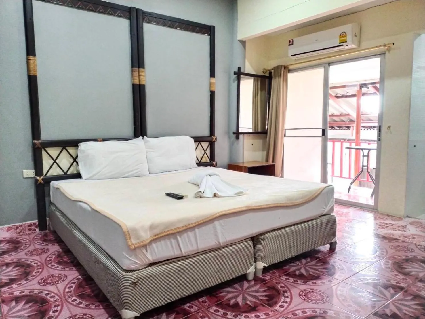 Queen Room with Balcony in Baan Kaew Ruen Kwan