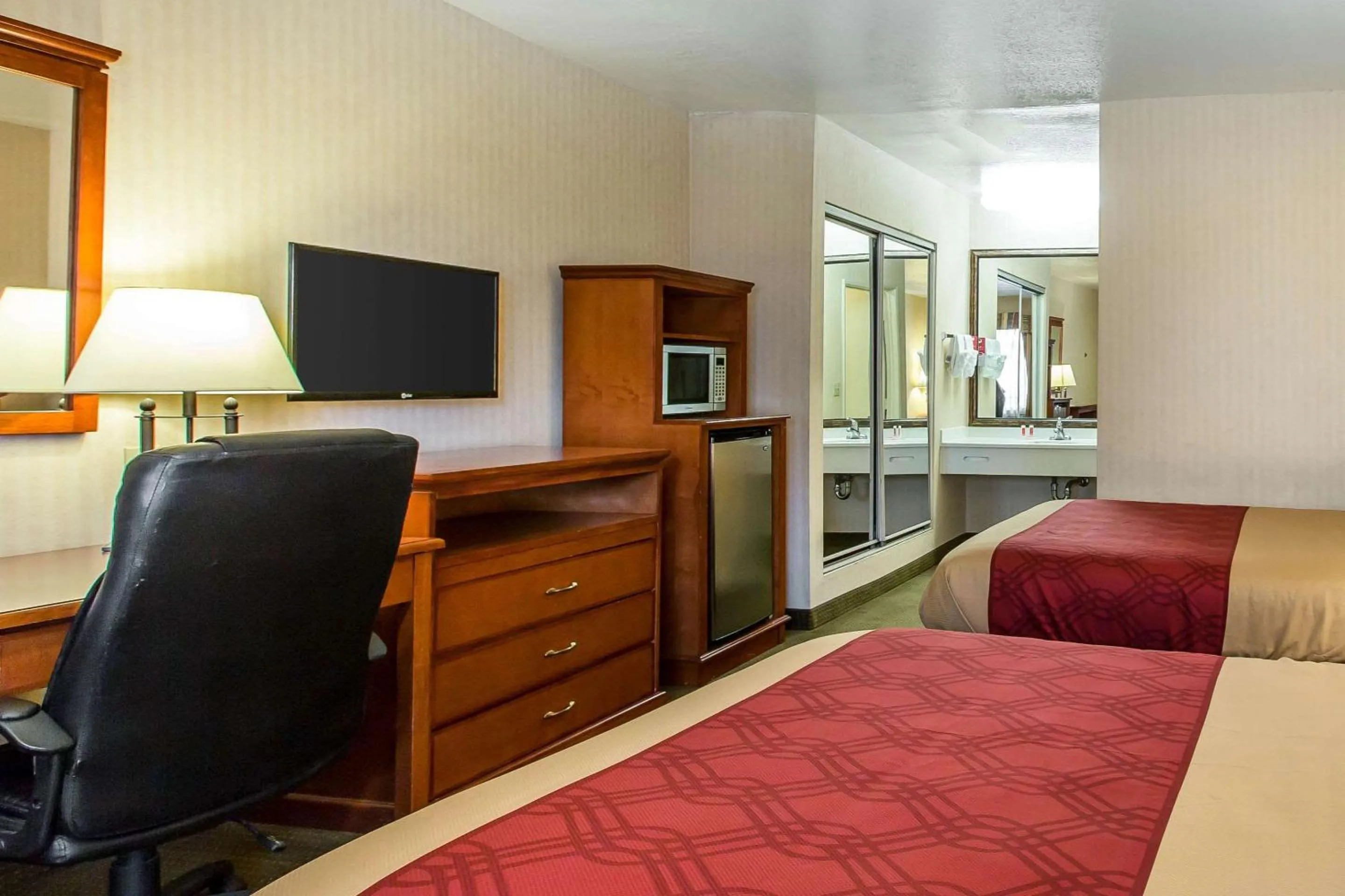 Double Room with Two Double Beds - Non-Smoking in Econo Lodge Inn & Suites Riverside - Corona