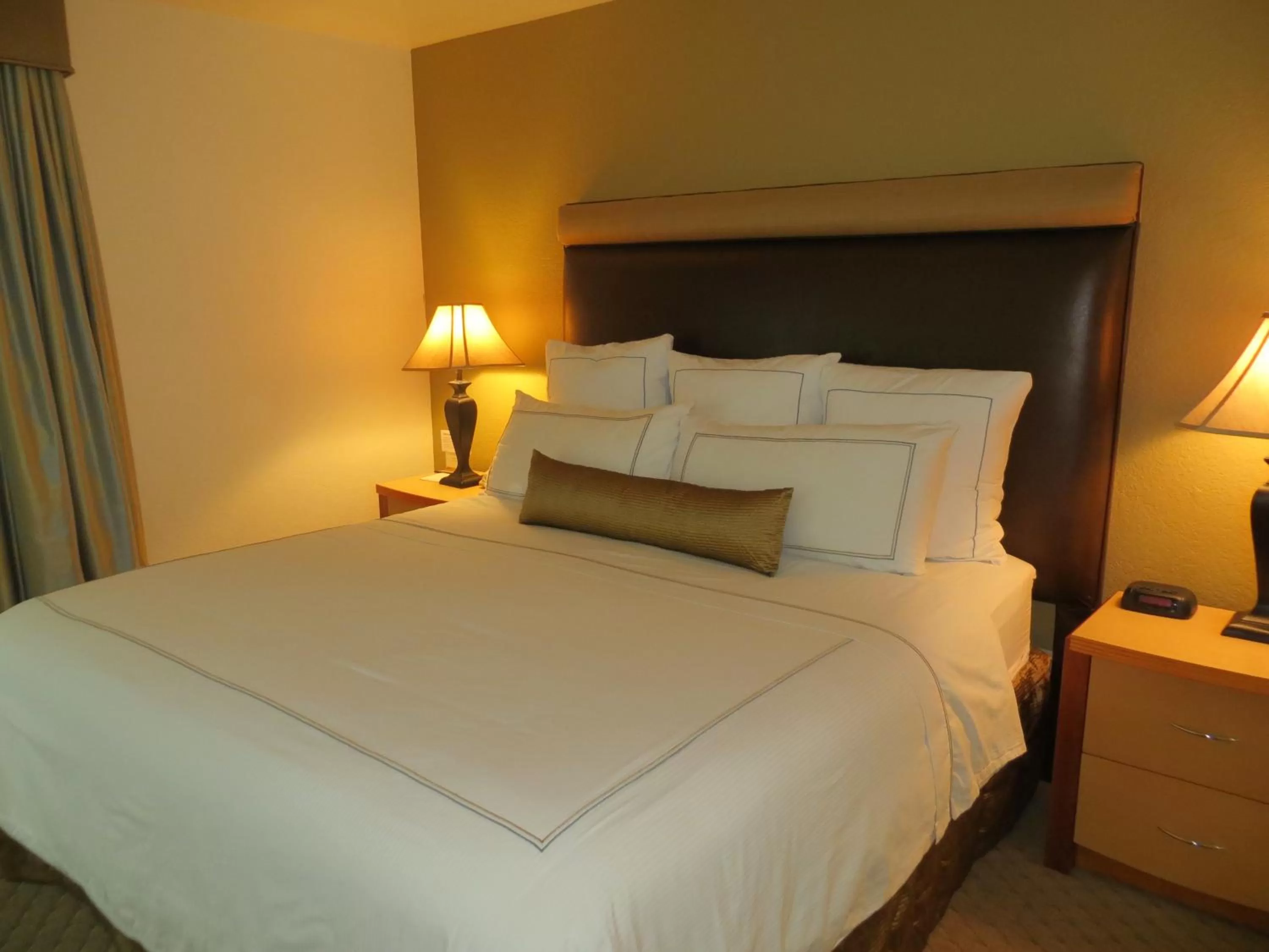 One-Bedroom Suite in Desert Breezes Resort