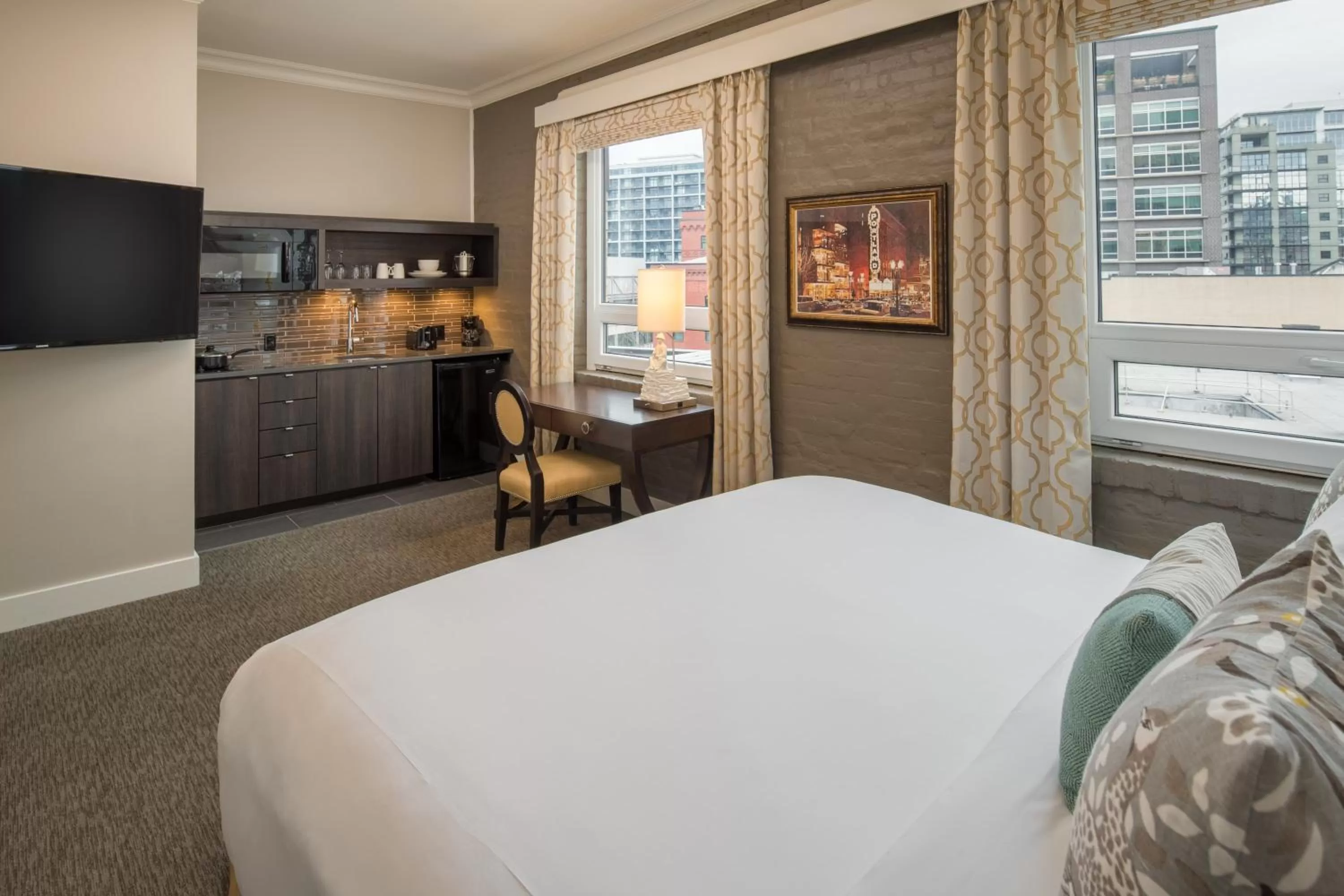 Deluxe King Room with Kitchen in The Mark Spencer Hotel