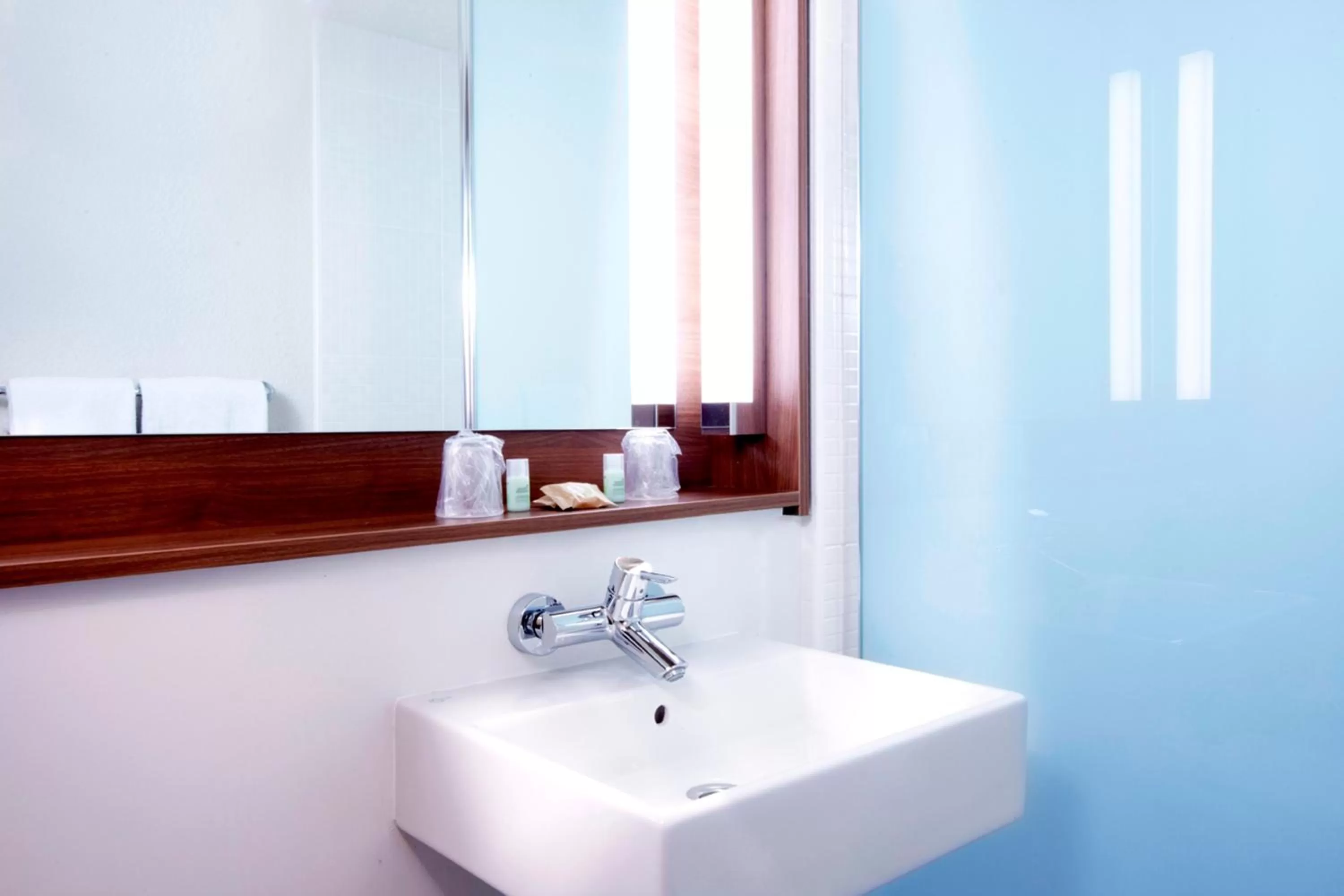 Standard Double Room with One Single Bed - Up to Ten Years in Campanile Gueret