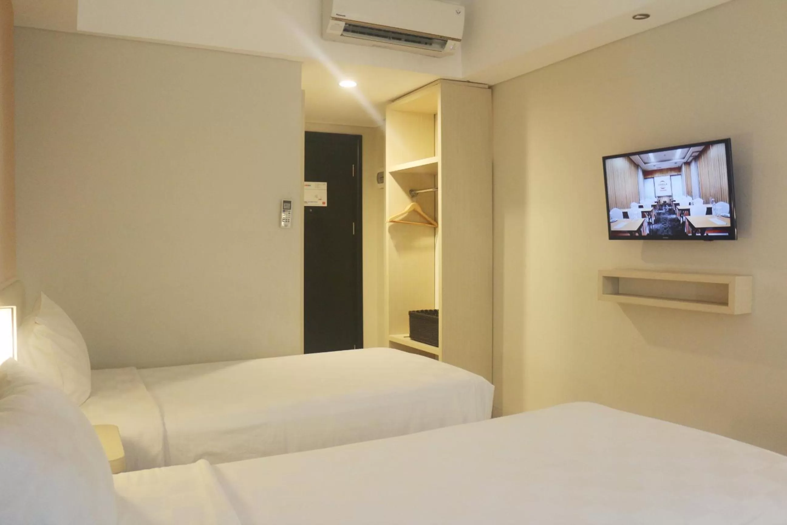 Deluxe Twin Room in Cordela Hotel Cirebon