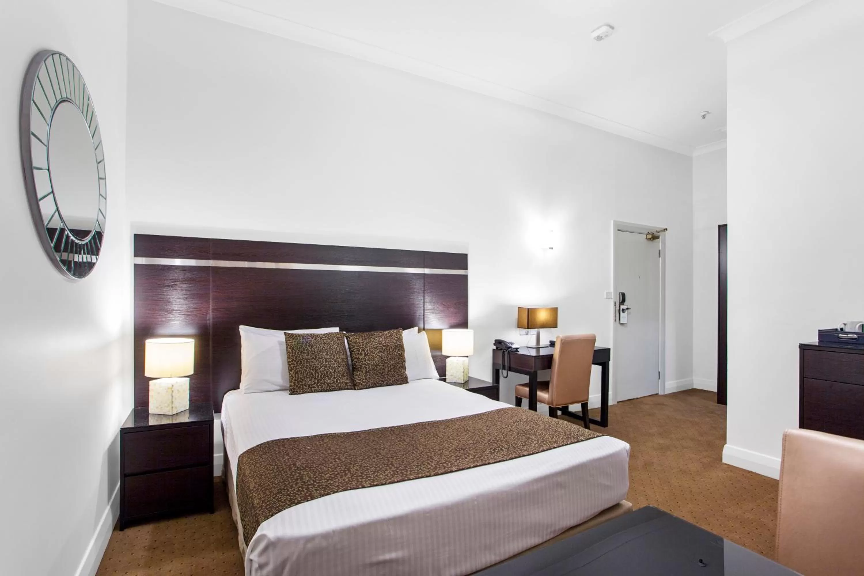 Standard Queen Room in Mercure Maitland Monte Pio