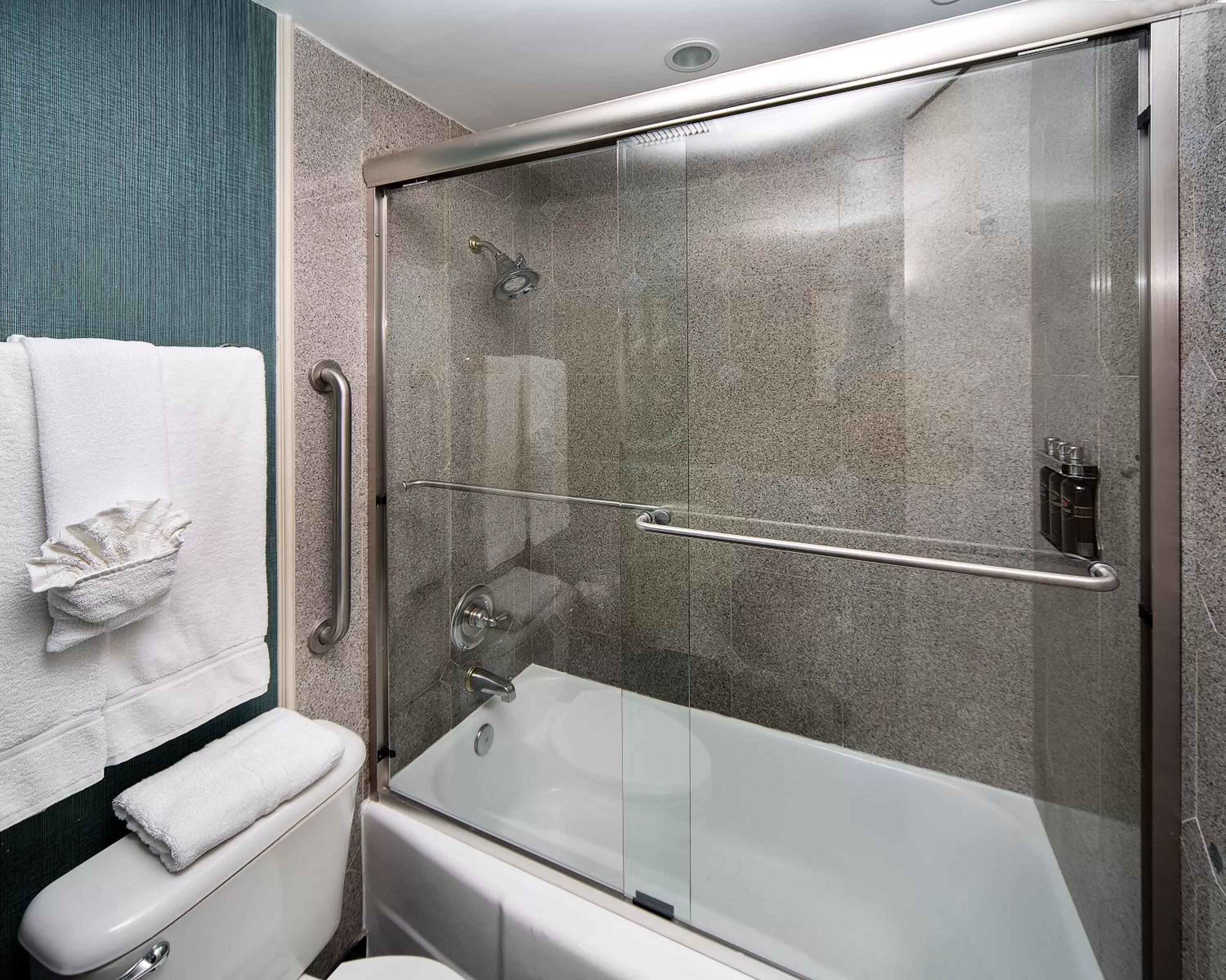 Standard King Room in The Whitehall Houston