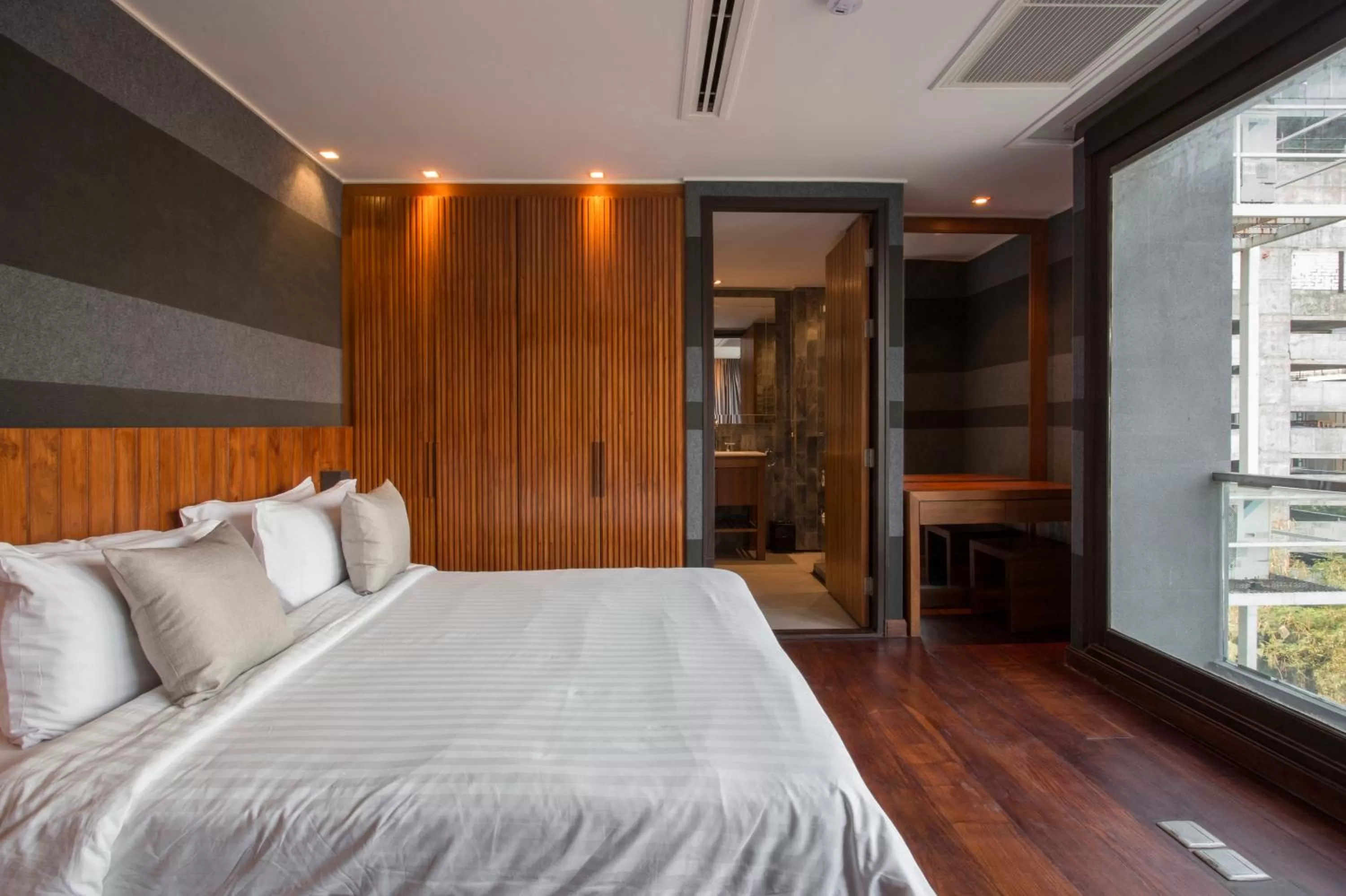Triple Room in LUXX Langsuan Hotel - SHA Plus