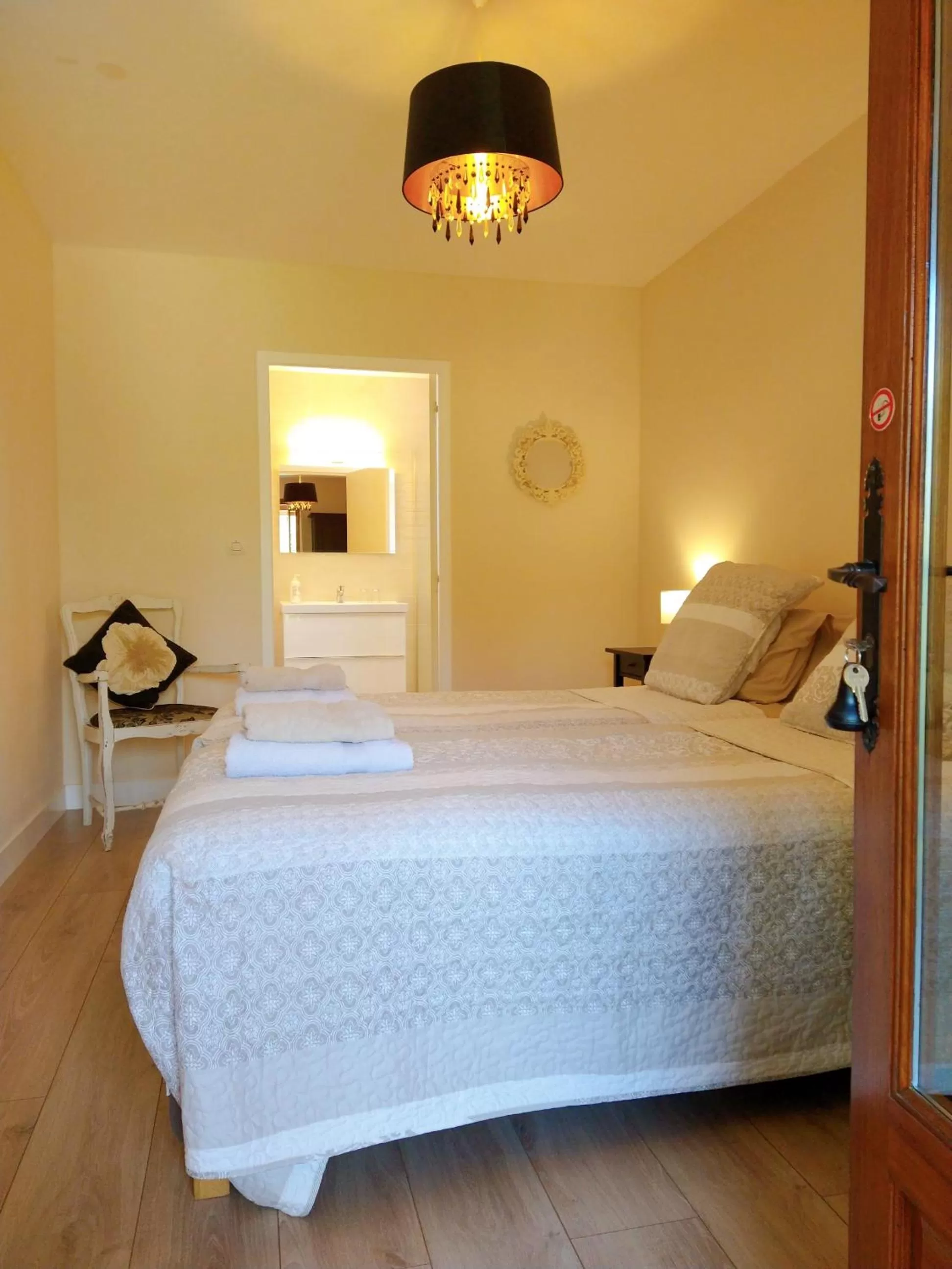 Twin Room with Private Bathroom in La Colline - Chambre d'hôtes - B&B