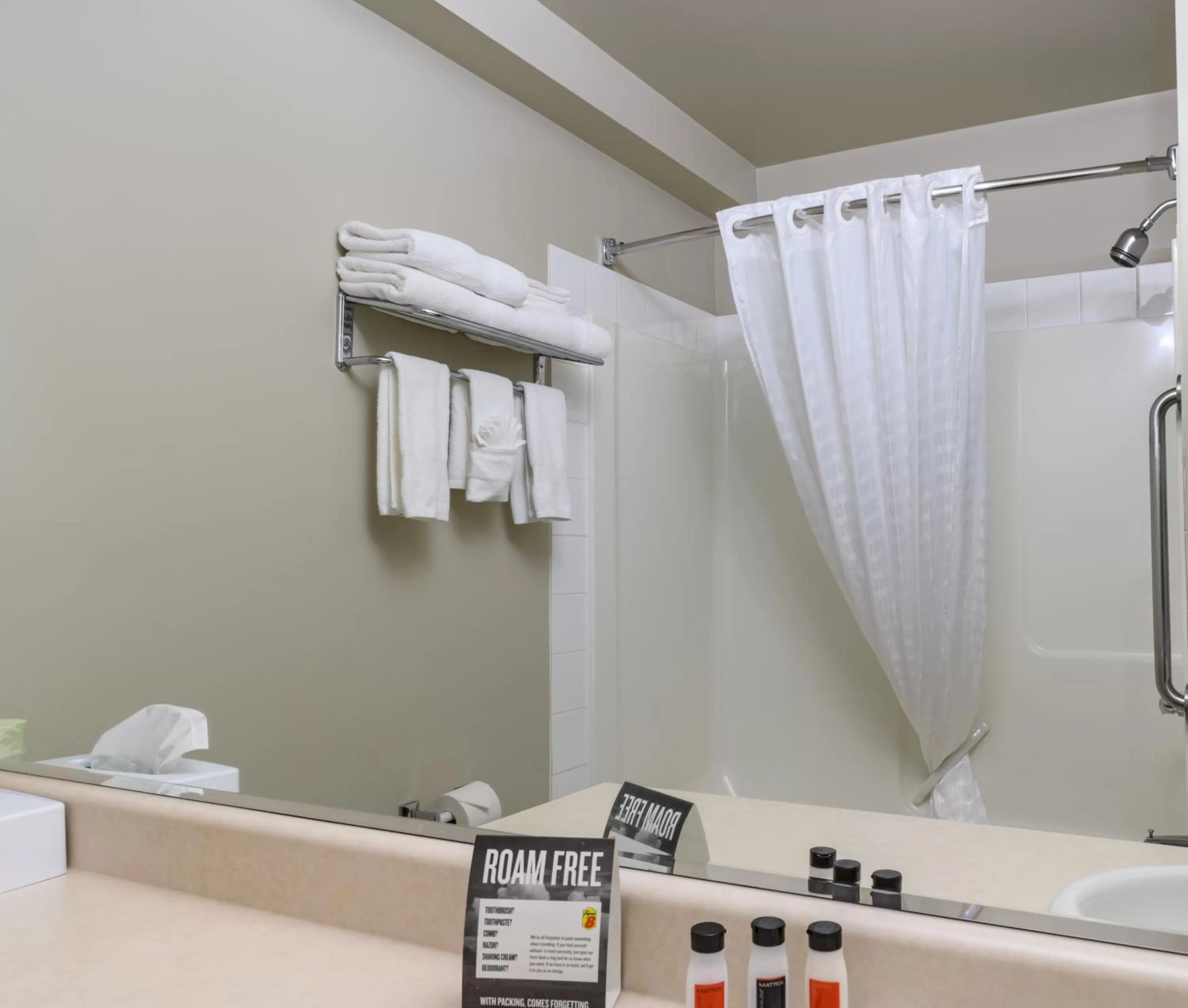 Queen Room - Non-Smoking in Super 8 by Wyndham Cochrane