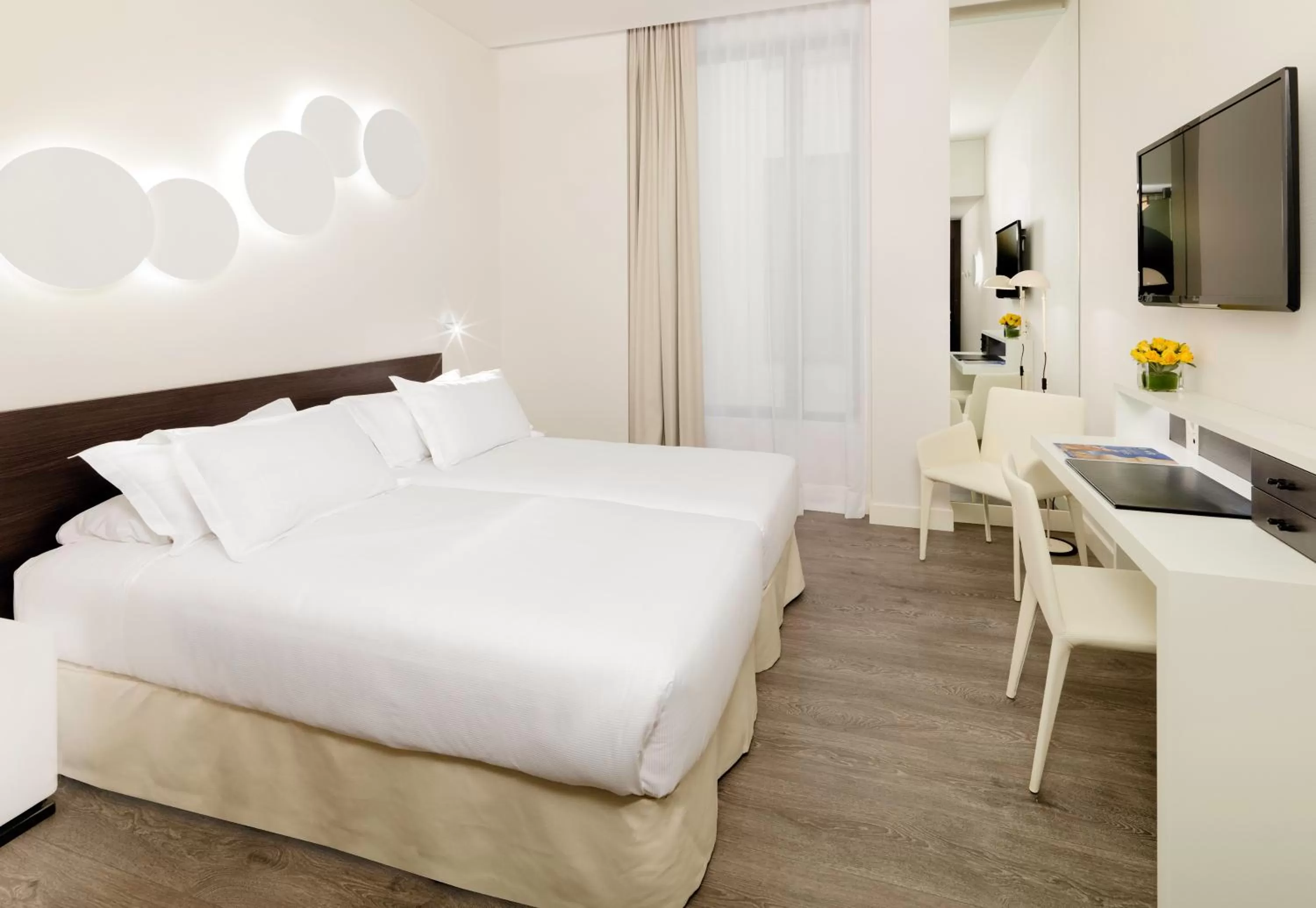 Classic Double or Twin Room in H10 Port Vell 4* Sup
