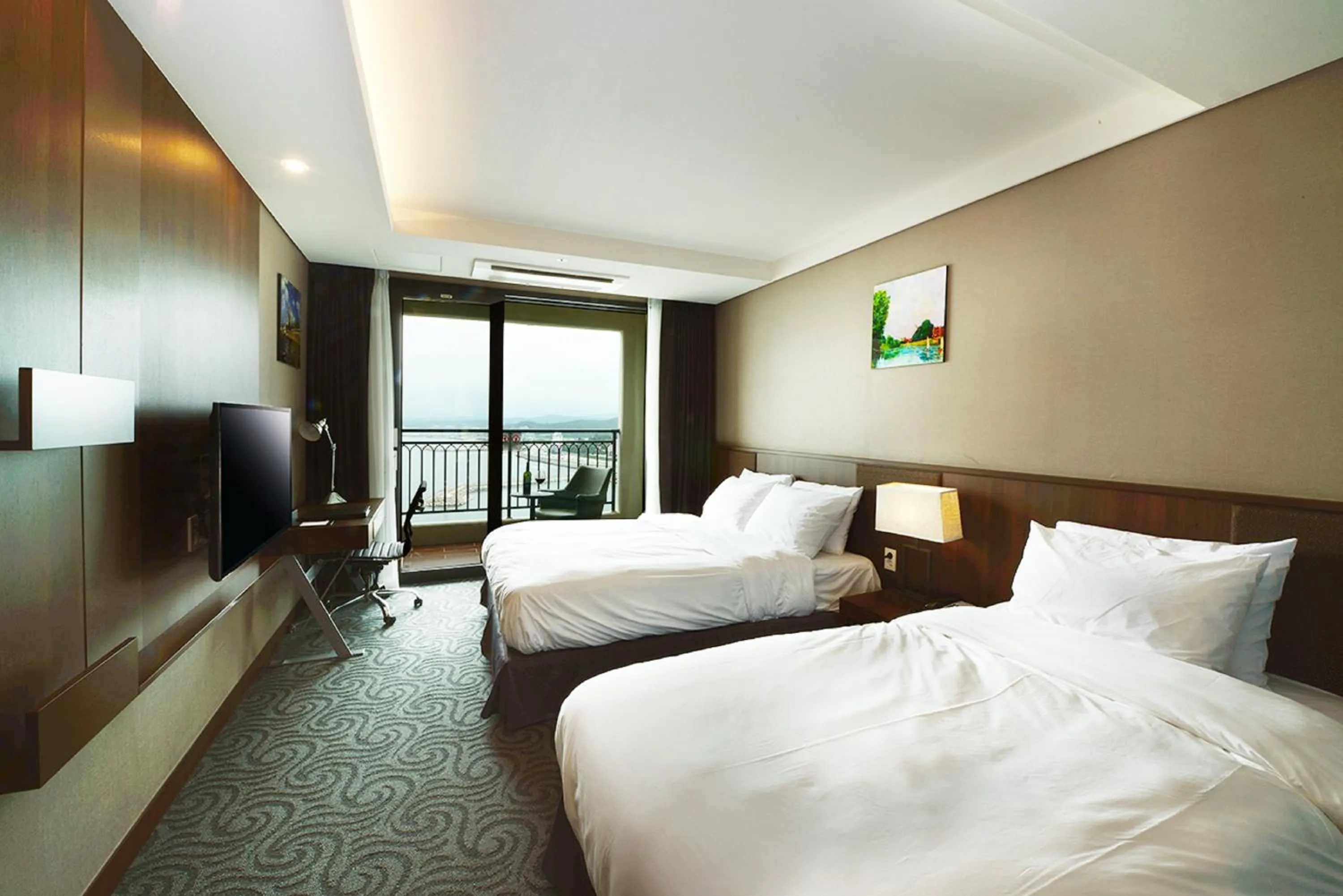 Deluxe Family Room in Ramada by Wyndham Gangwon Sokcho