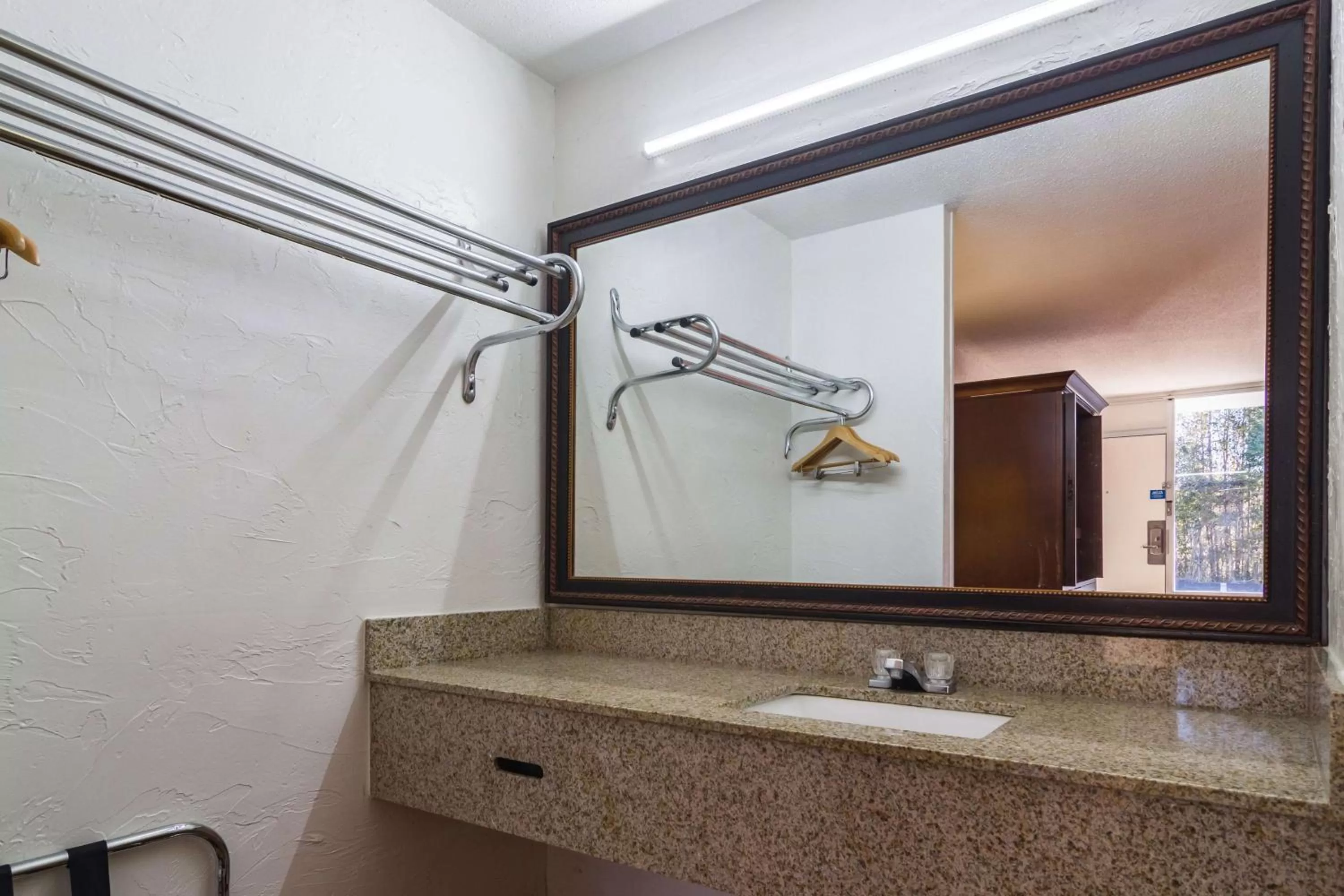 King Room - Non-Smoking in Motel 6-Townsend, GA