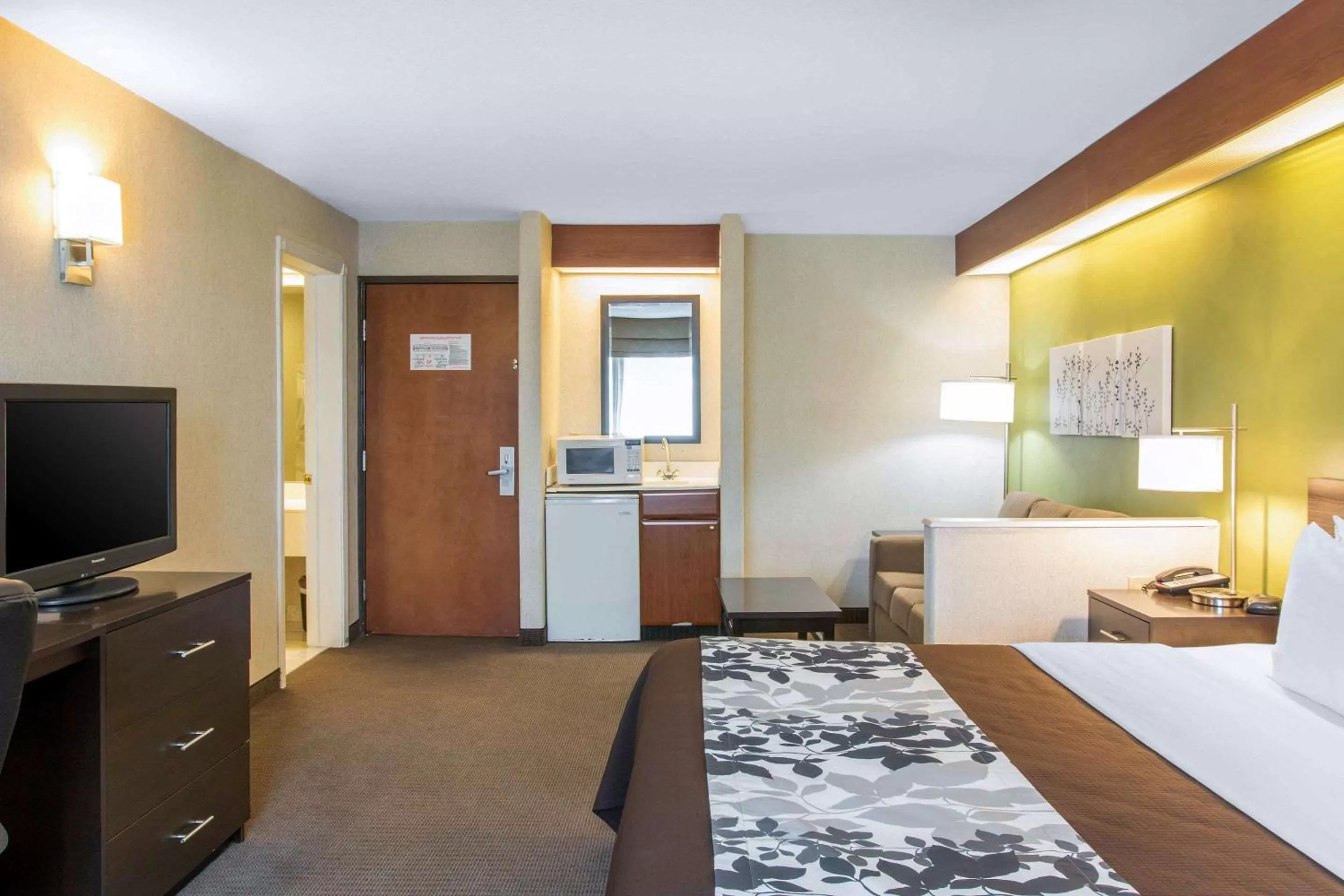 King Suite - Non-Smoking in Sleep Inn & Suites Oregon - Toledo