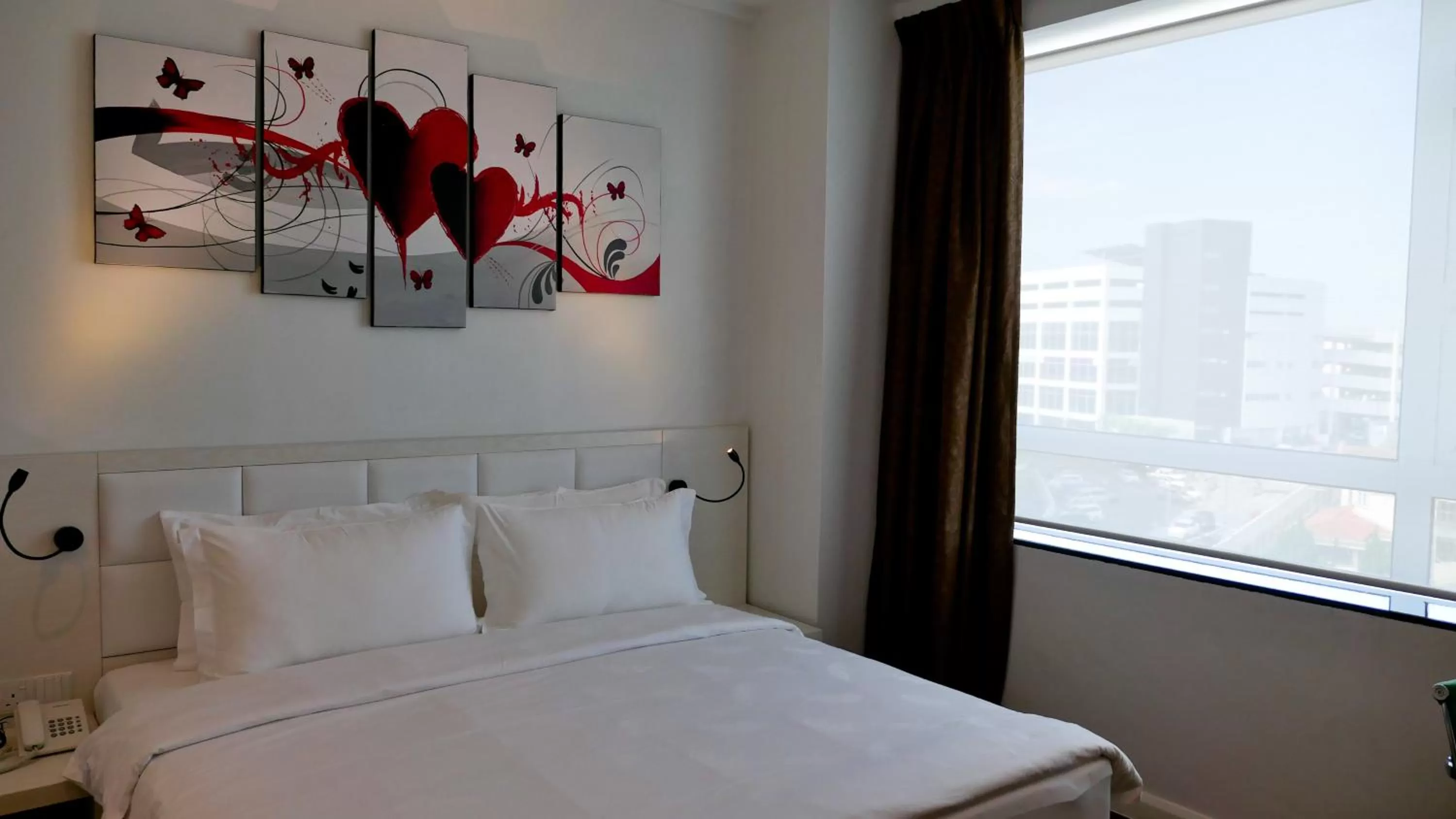 Deluxe King Room in Pine Garden Hotel