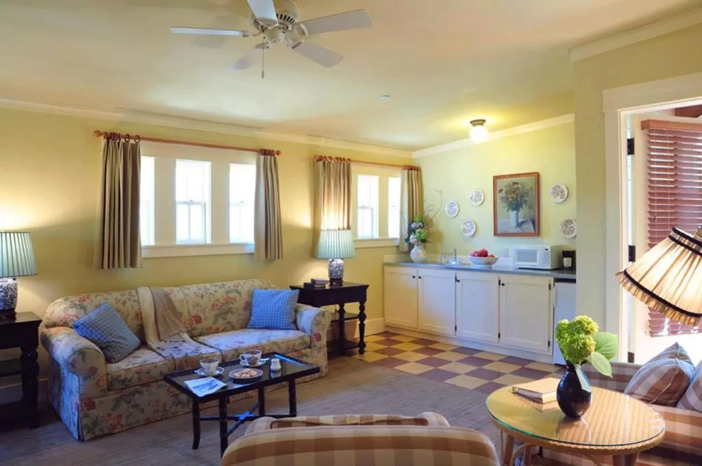 Bungalow in Tallman Hotel