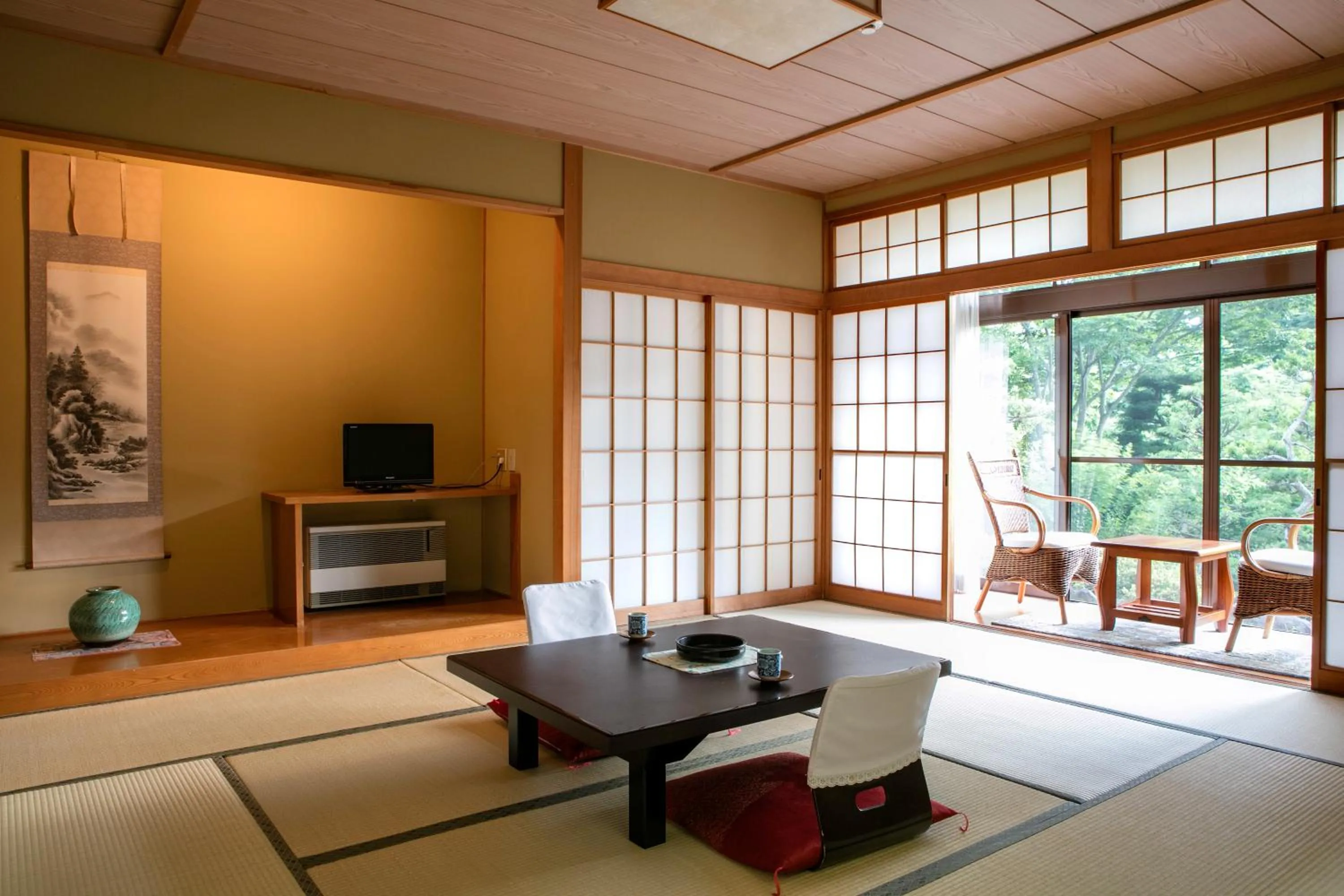 Japanese-Style Deluxe Room - single occupancy in Ryokan Warabino