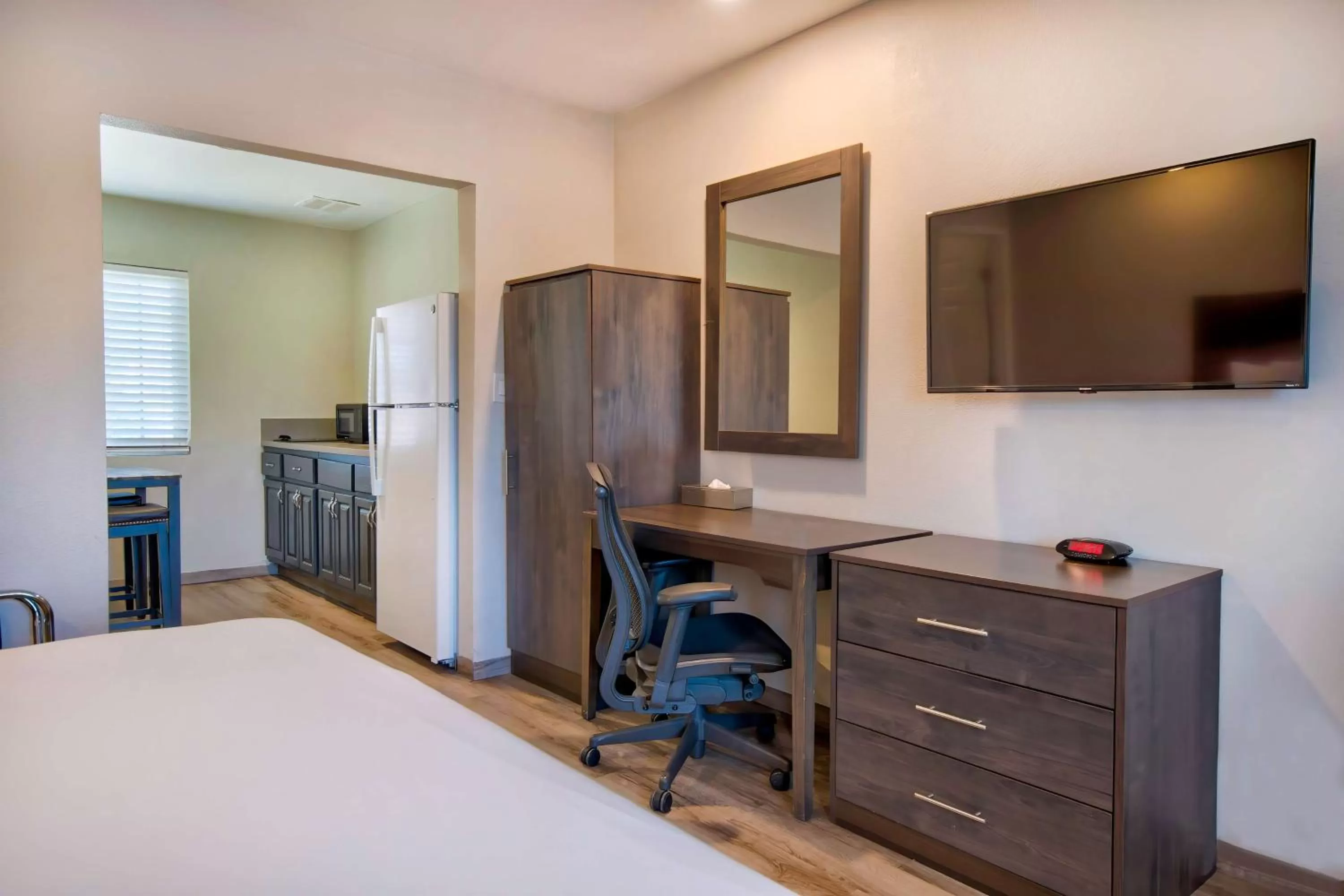 Deluxe Quadruple Room - Non-Smoking in Studio 6 Rosemead, CA