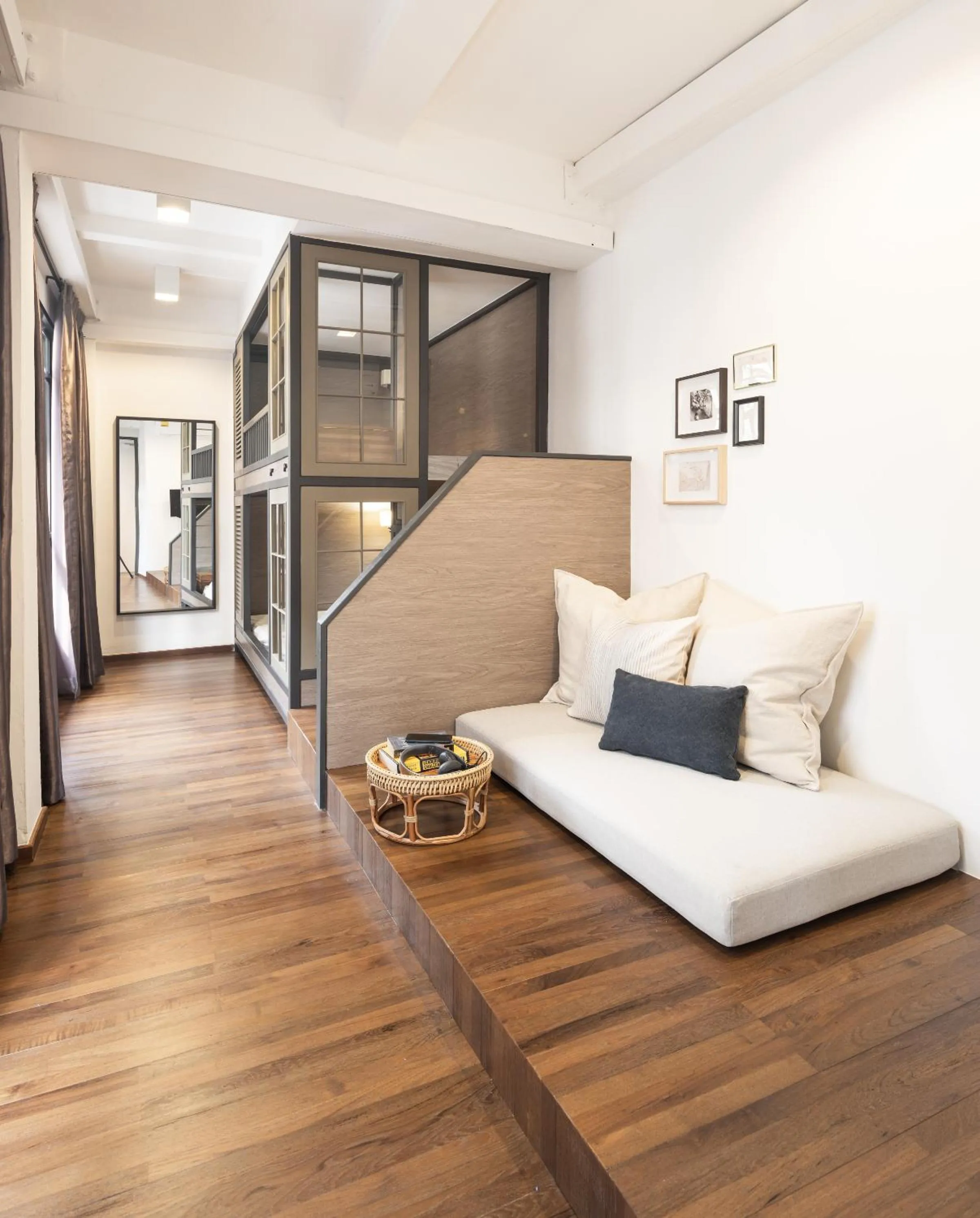 Budget Twin Room in Warm Window Silom