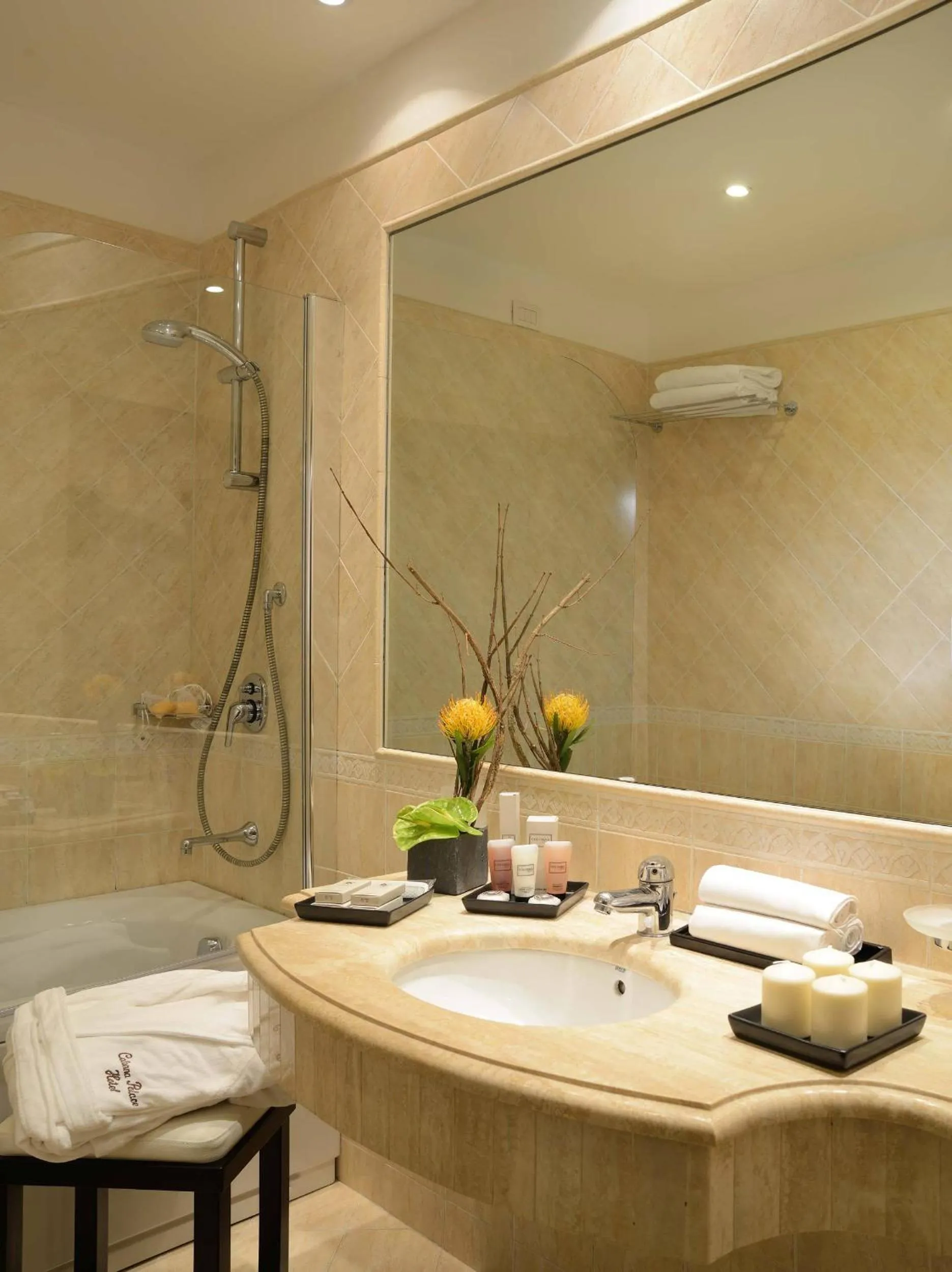 Triple Room in Colonna Palace Hotel