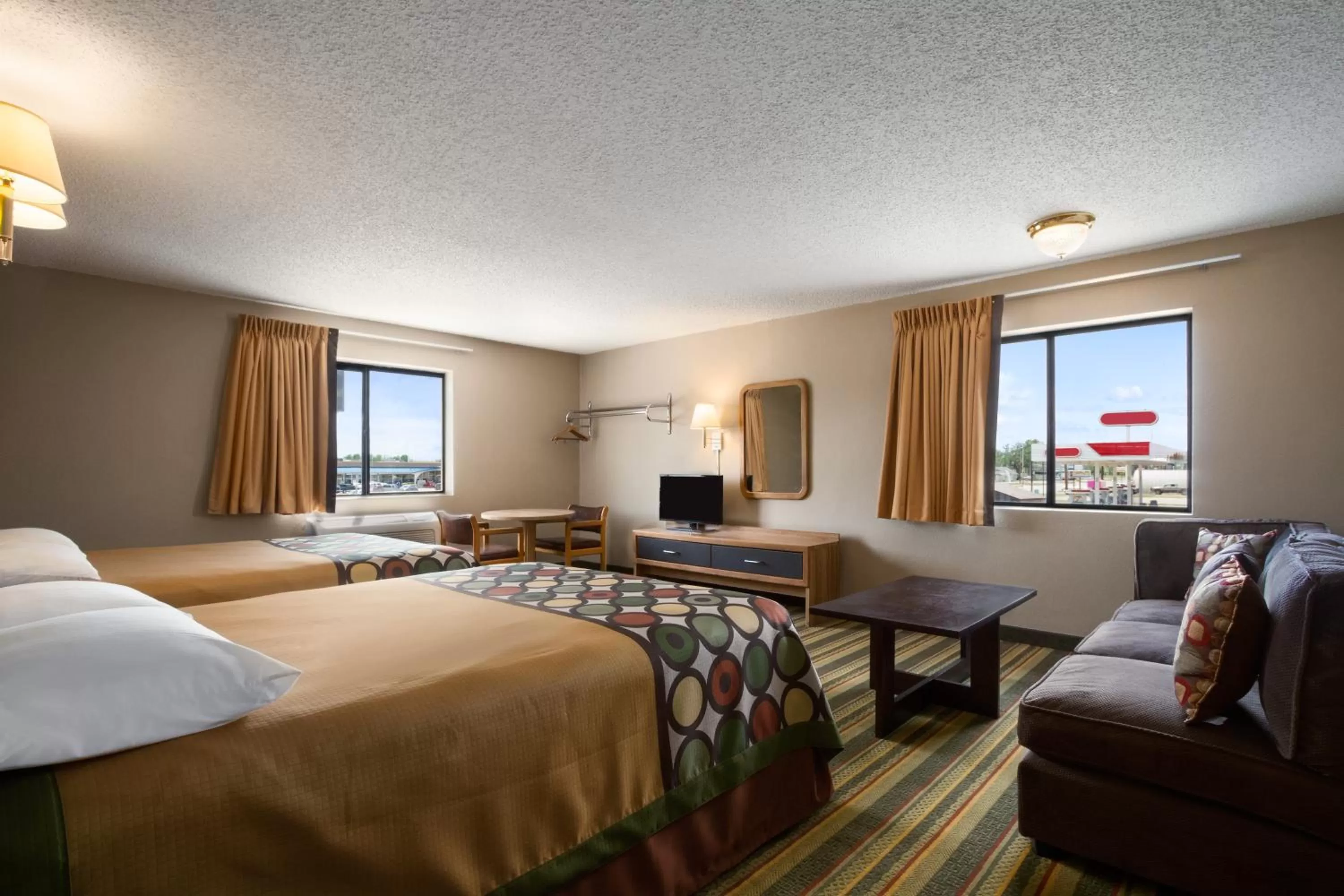 Deluxe Queen Suite - Non-Smoking in Super 8 by Wyndham Blackwell