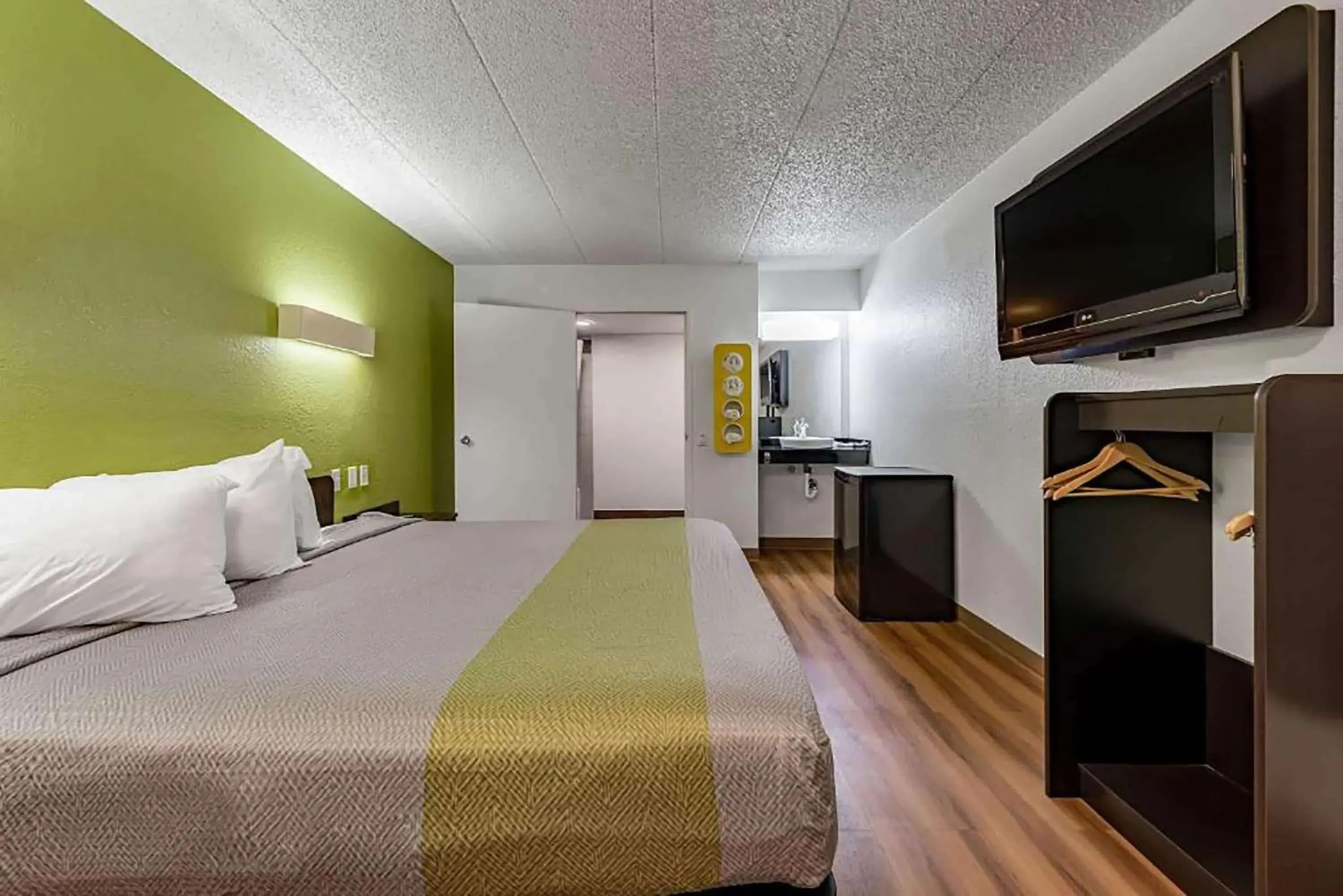 Photo of the whole room, TV/Entertainment Center in Motel 6-Cincinnati, OH - Central - Norwood Photo of the whole room, TV/Entertainment Center in Motel 6-Cincinnati, OH - Central - Norwood