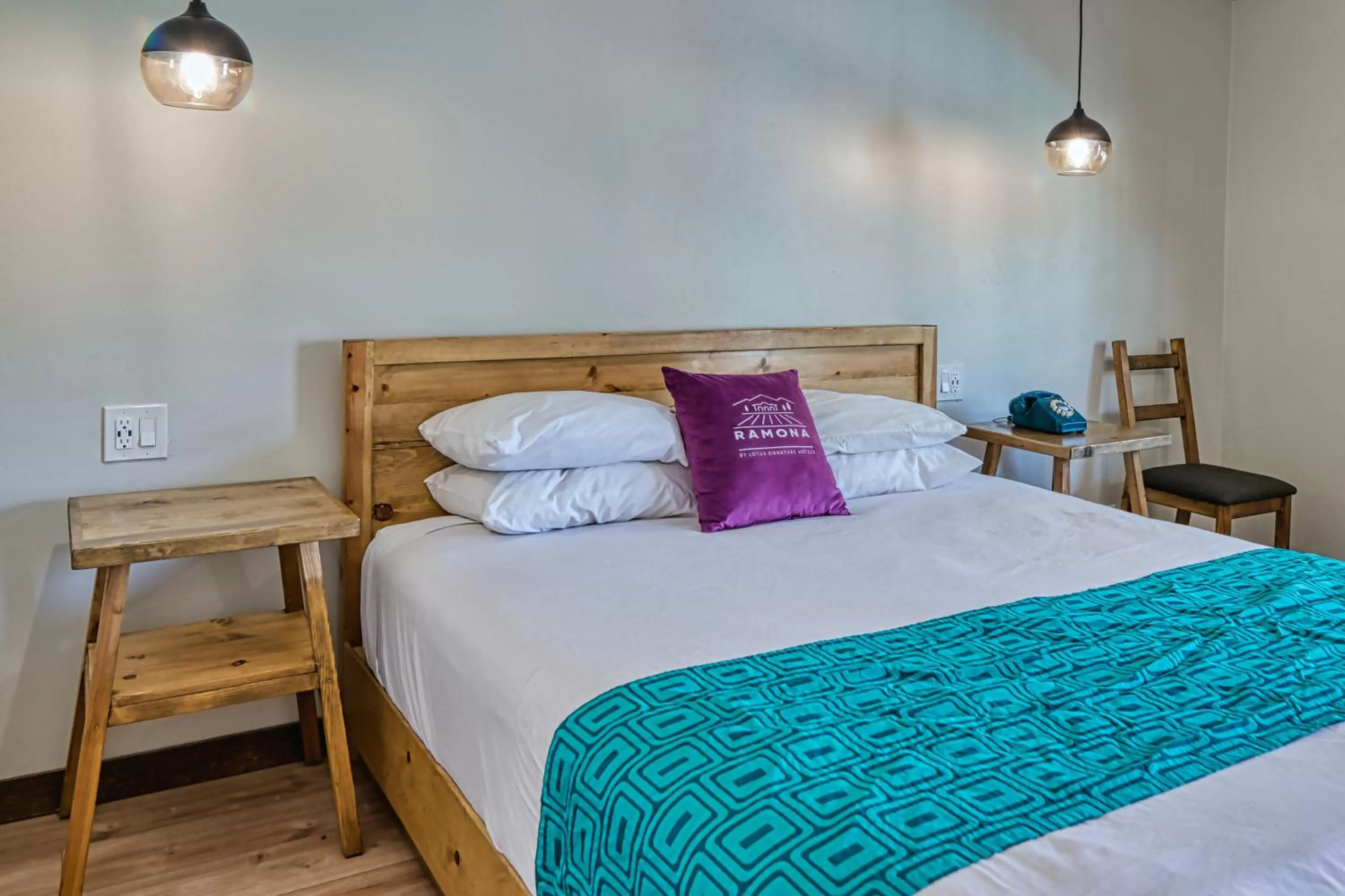 Twin Room - Disability Access in Ramona Valley Inn