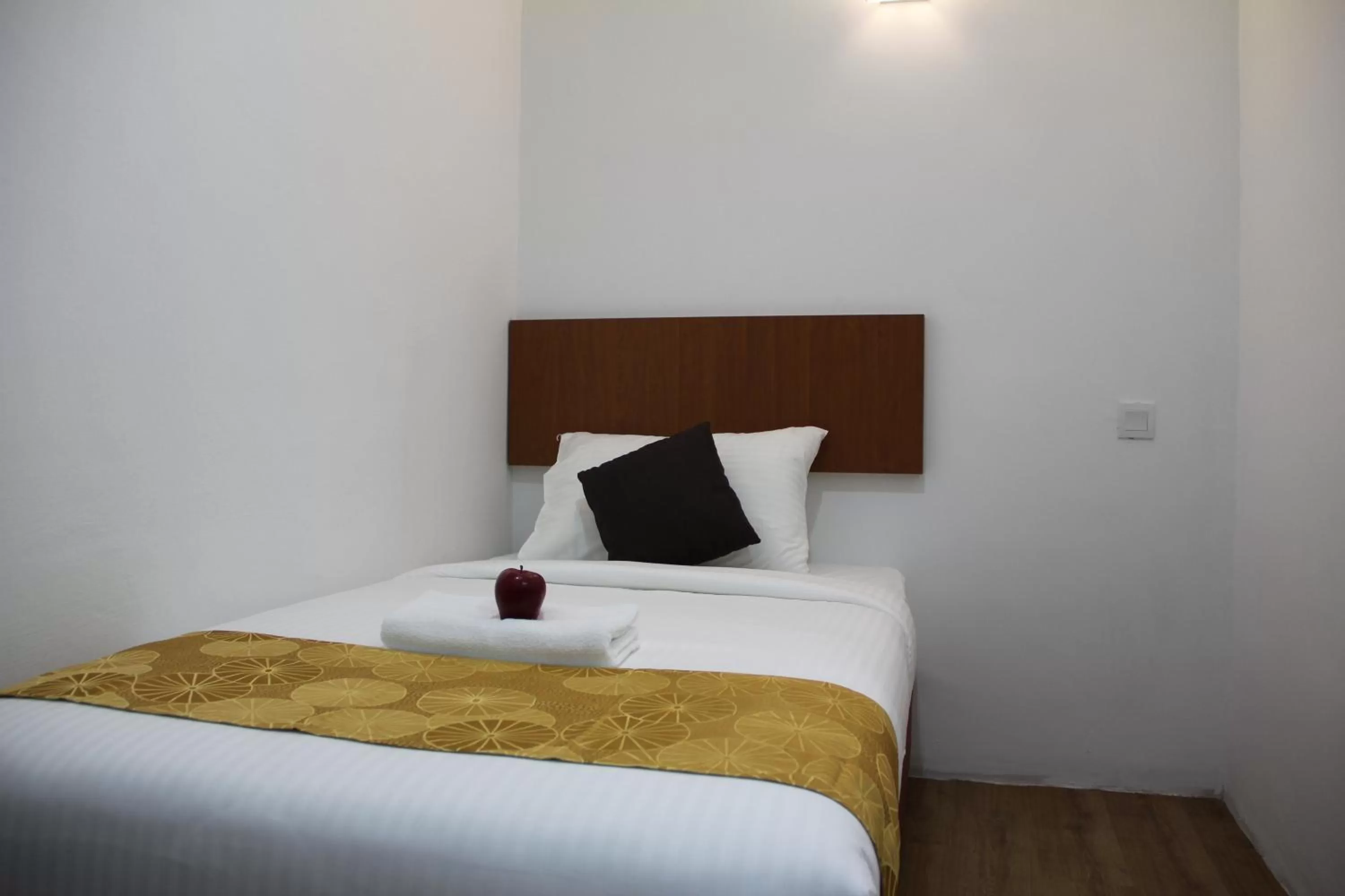 Deluxe Single Room in Big Apple Hotel