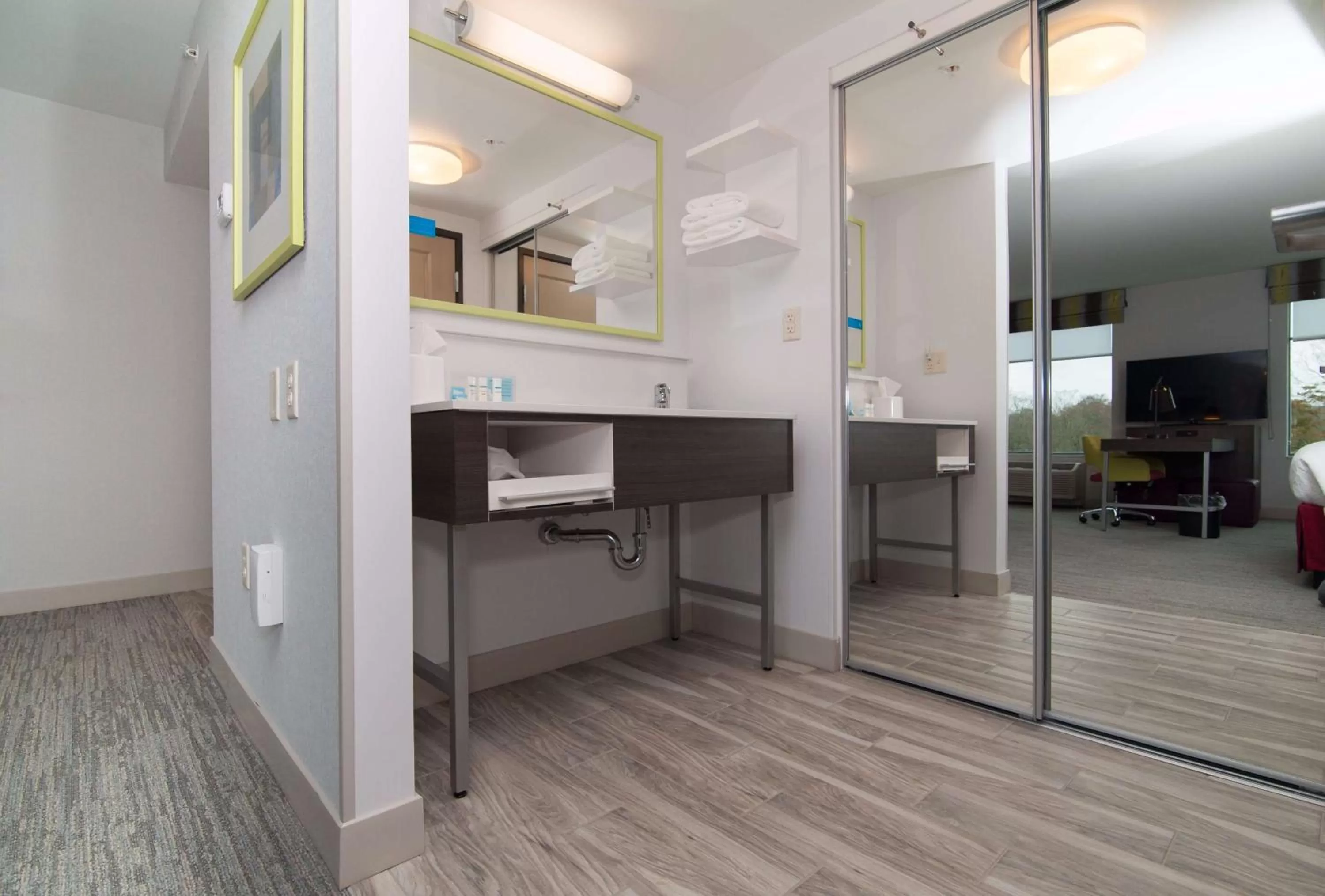 King Studio Suite - Non Smoking in Hampton Inn Norwich