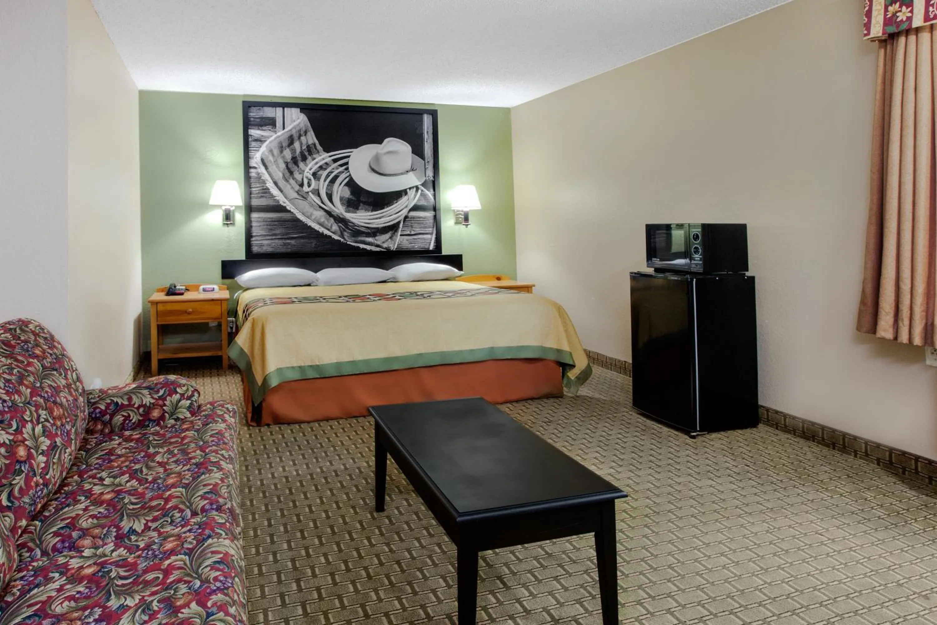 Photo of the whole room, Bed in Super 8 by Wyndham Sherman
