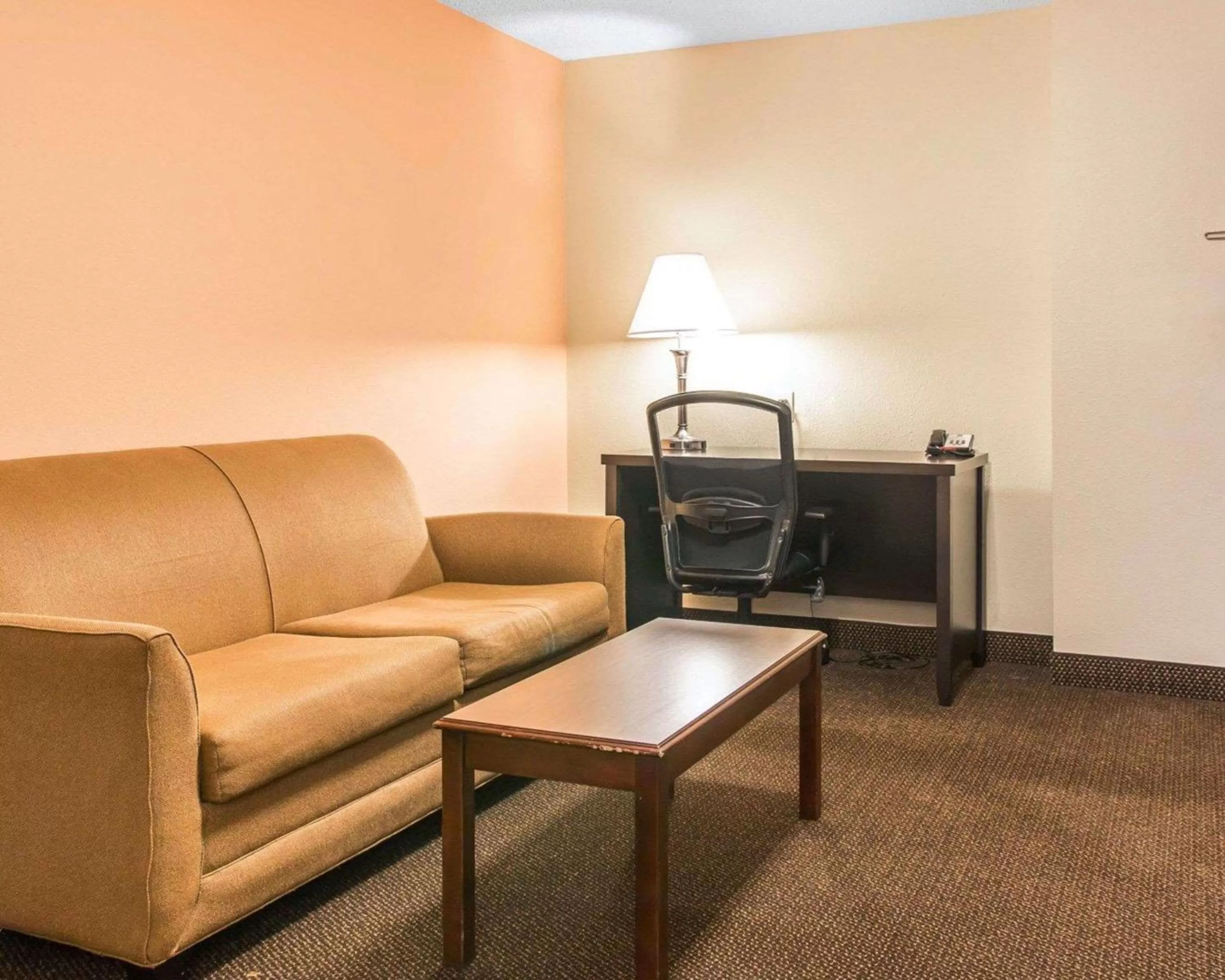 Bedroom in Quality Inn & Suites Niles
