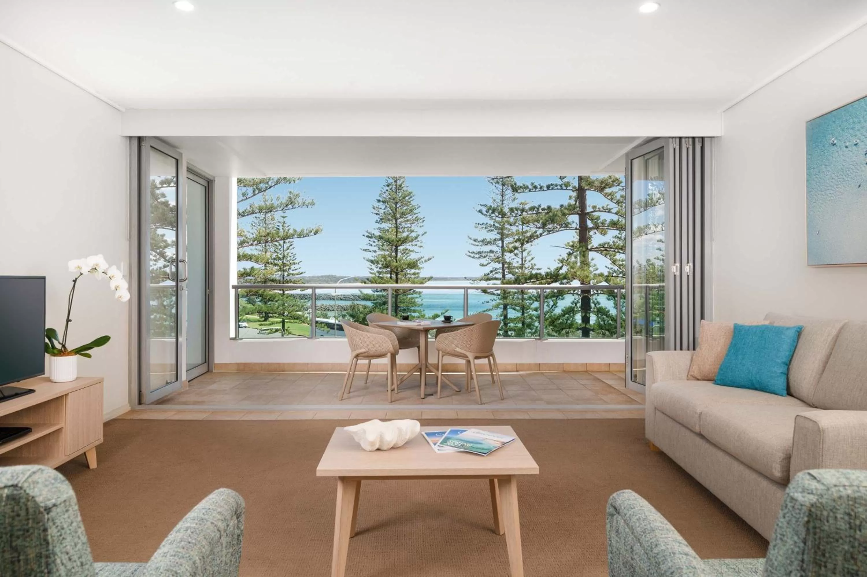 Three-Bedroom Apartment with Ocean View in Mantra The Observatory