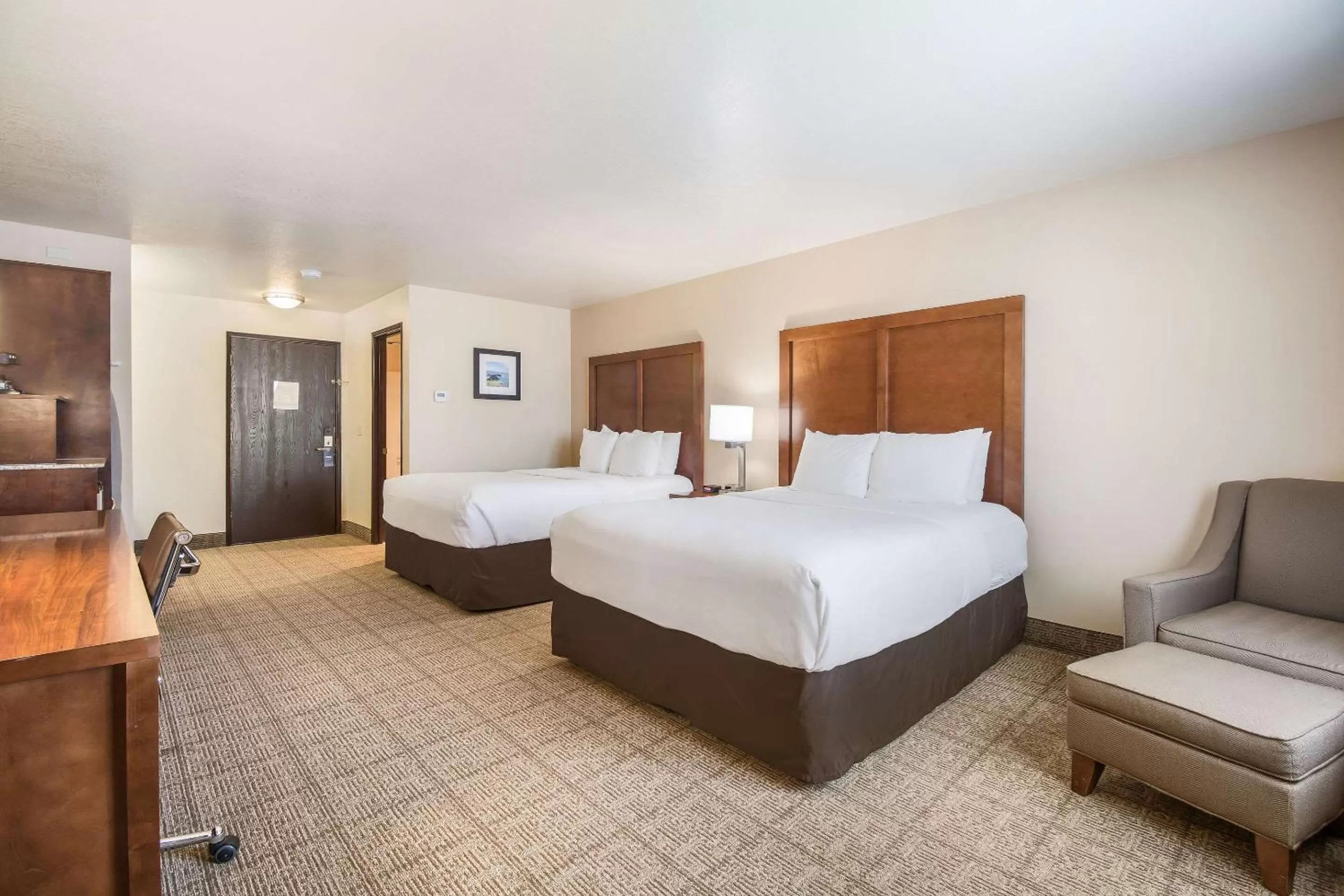 Queen Room with Two Queen Beds - Non-Smoking in Comfort Inn Newport