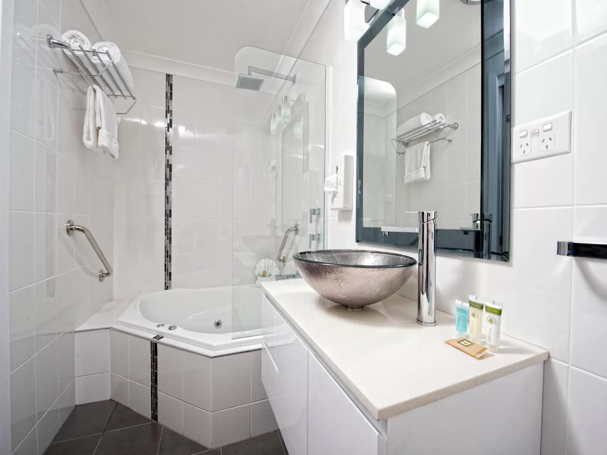 Suite with Spa Bath in Dolphin Shores