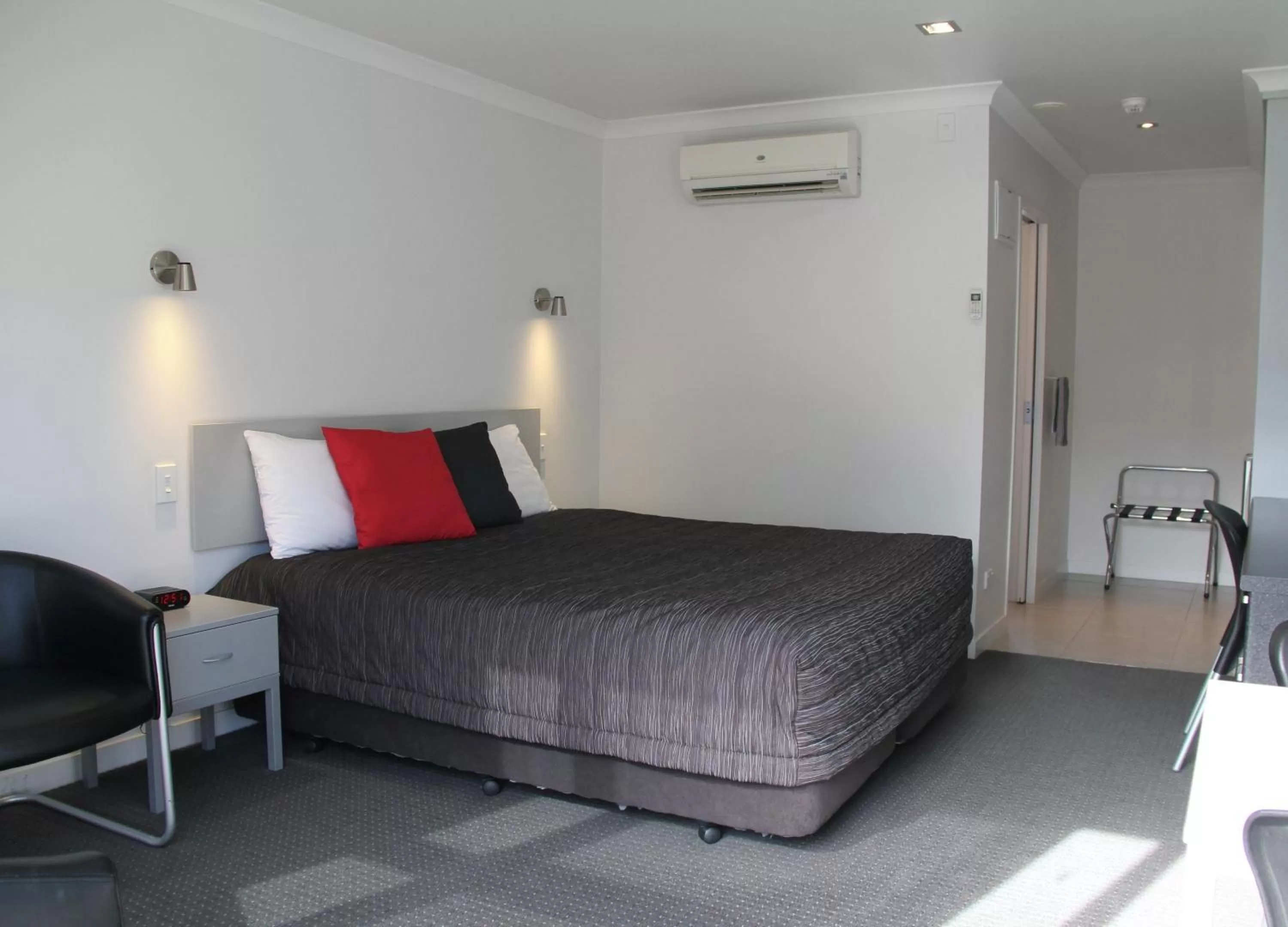 Studio with Kitchenette in Pukekura Motor Lodge