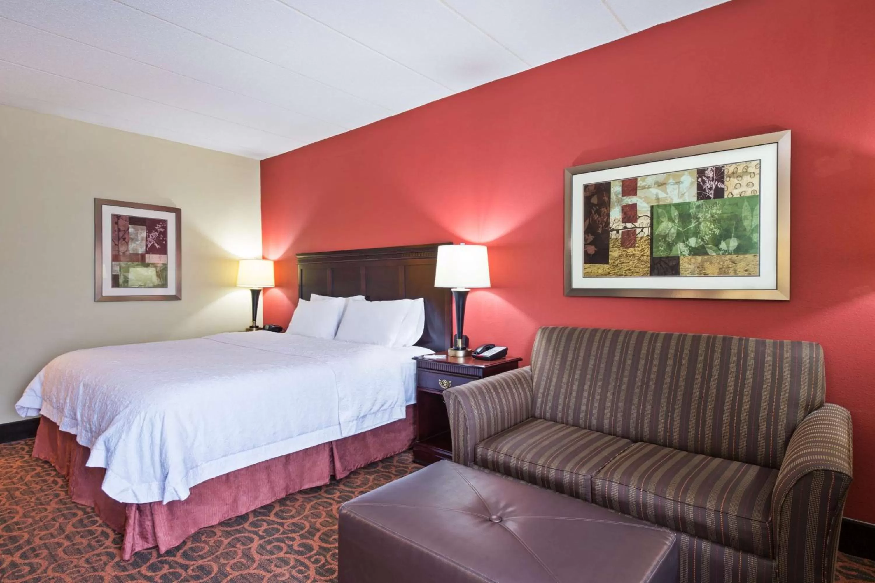 King Room with Whirlpool in Hampton Inn Winfield Teays Valley