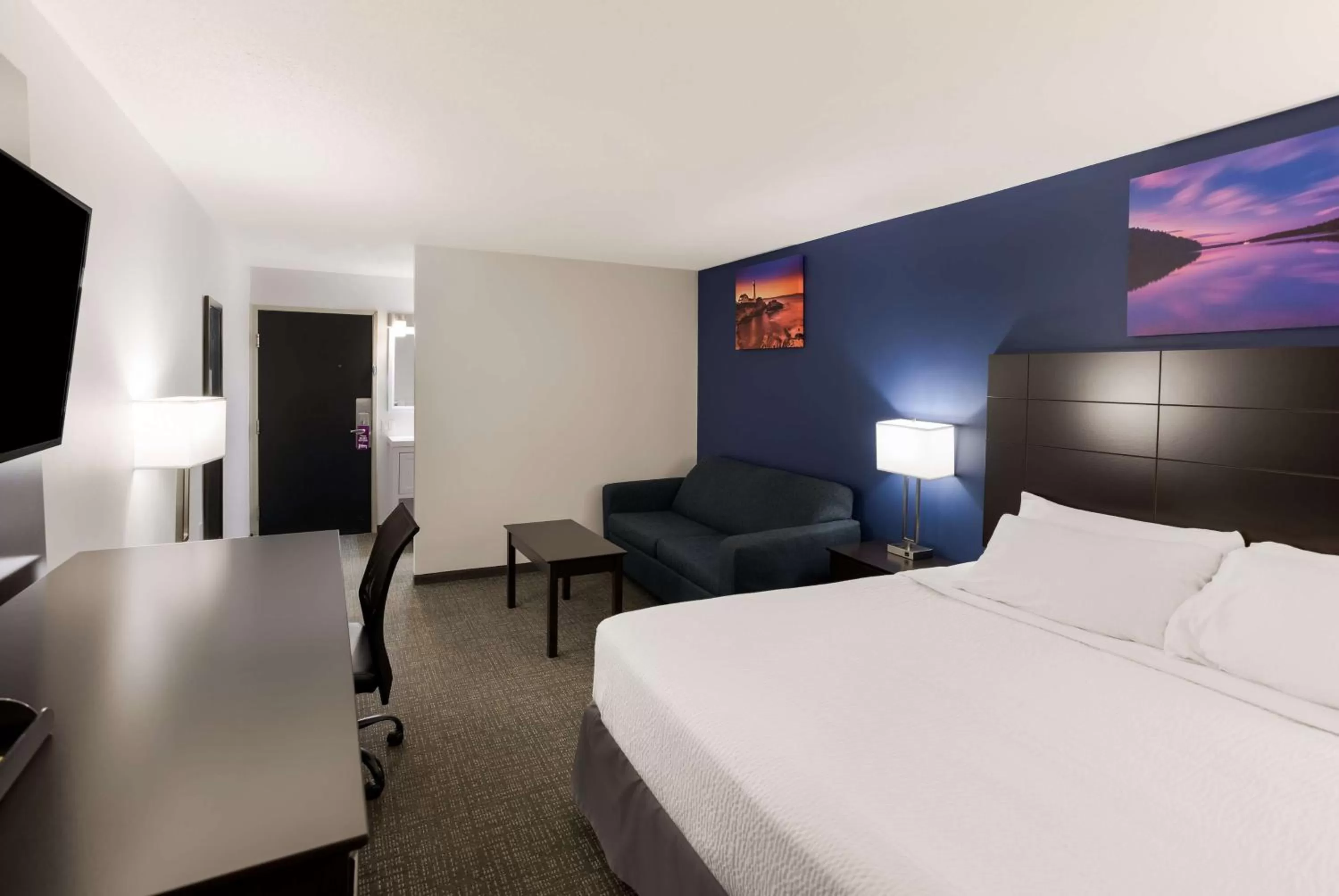 Queen Room with Bath Tub - Disability Access in SureStay by Best Western Presque Isle