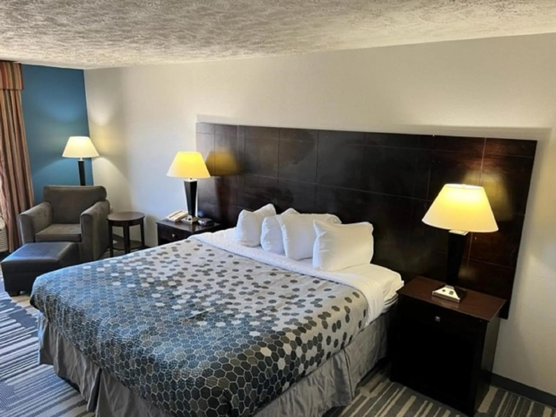 King Room in Super Inn & Suites Philadelphia