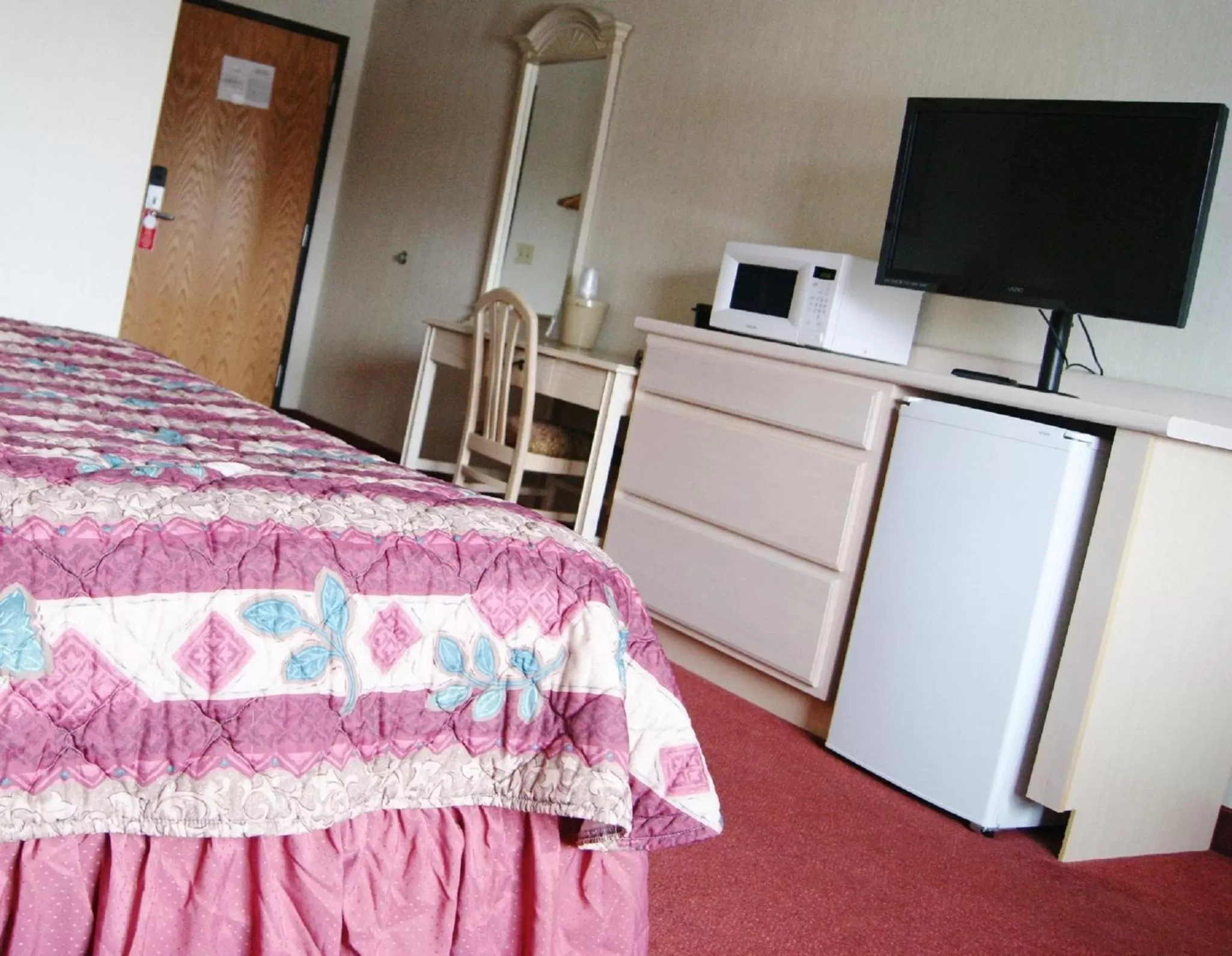 Large Double Room in Meadow Court Inn - Ithaca