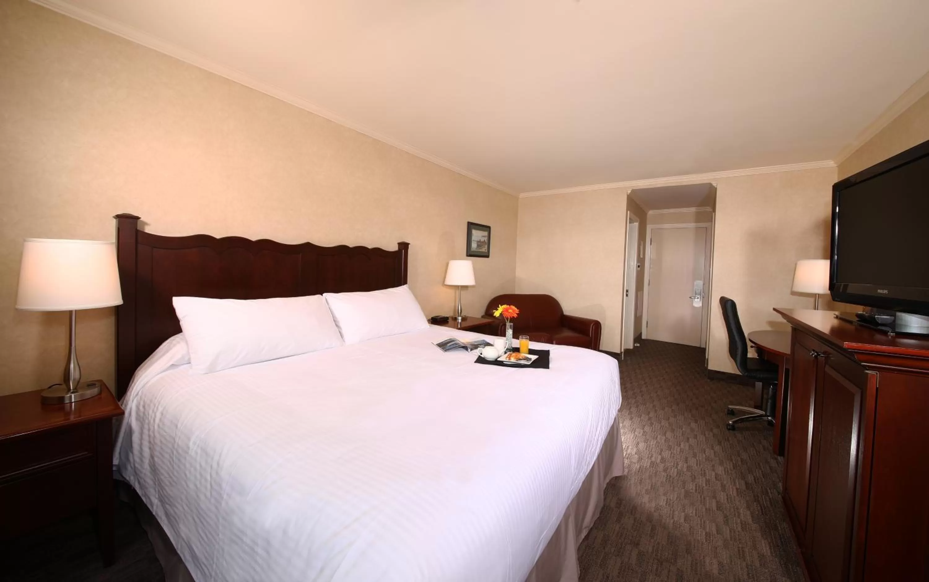 Executive Queen Room in Mount Peyton Resort & Conference Centre