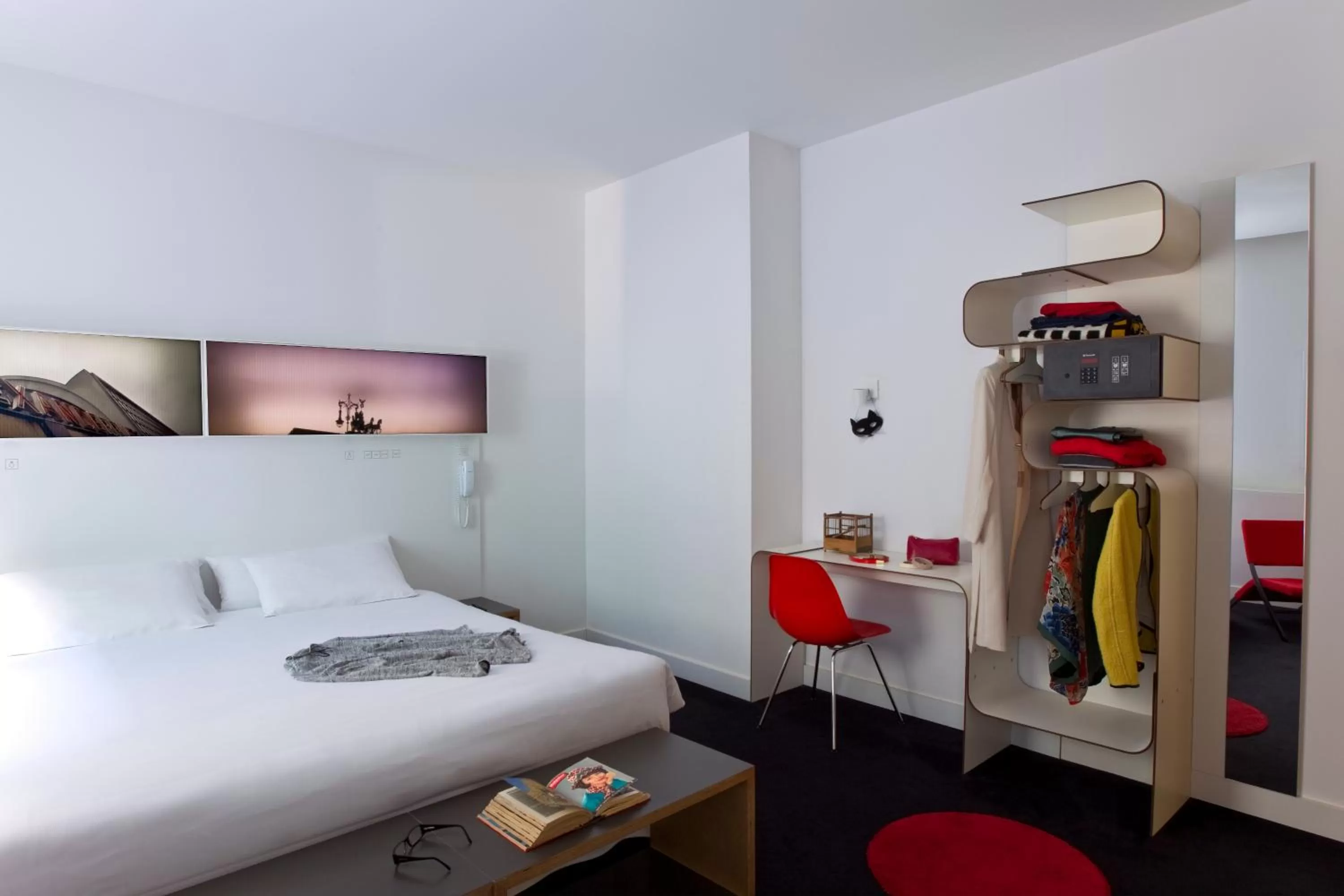 Large Double Room in Hotel Gat Point Charlie