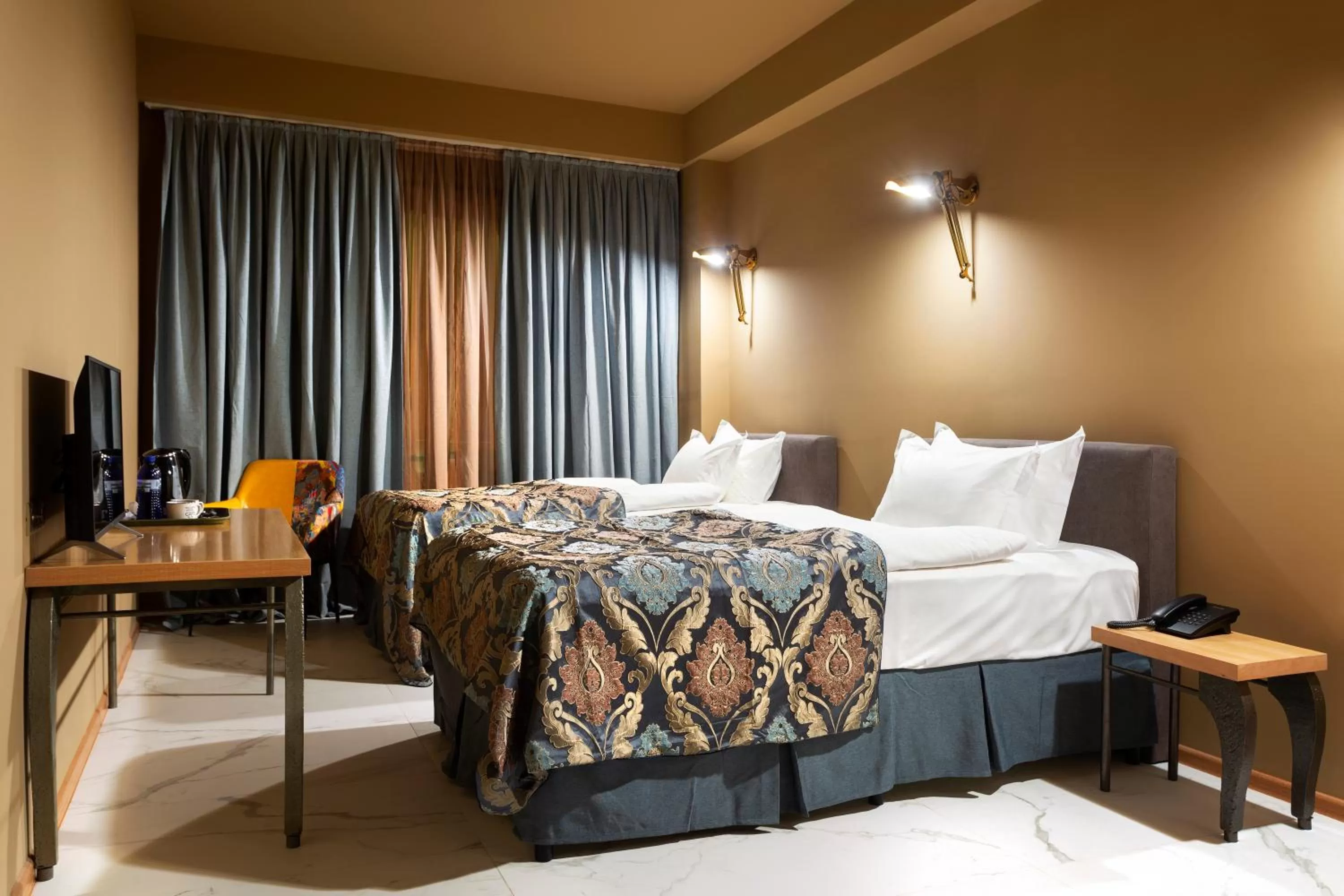 Budget Twin Room in Brim Hotel