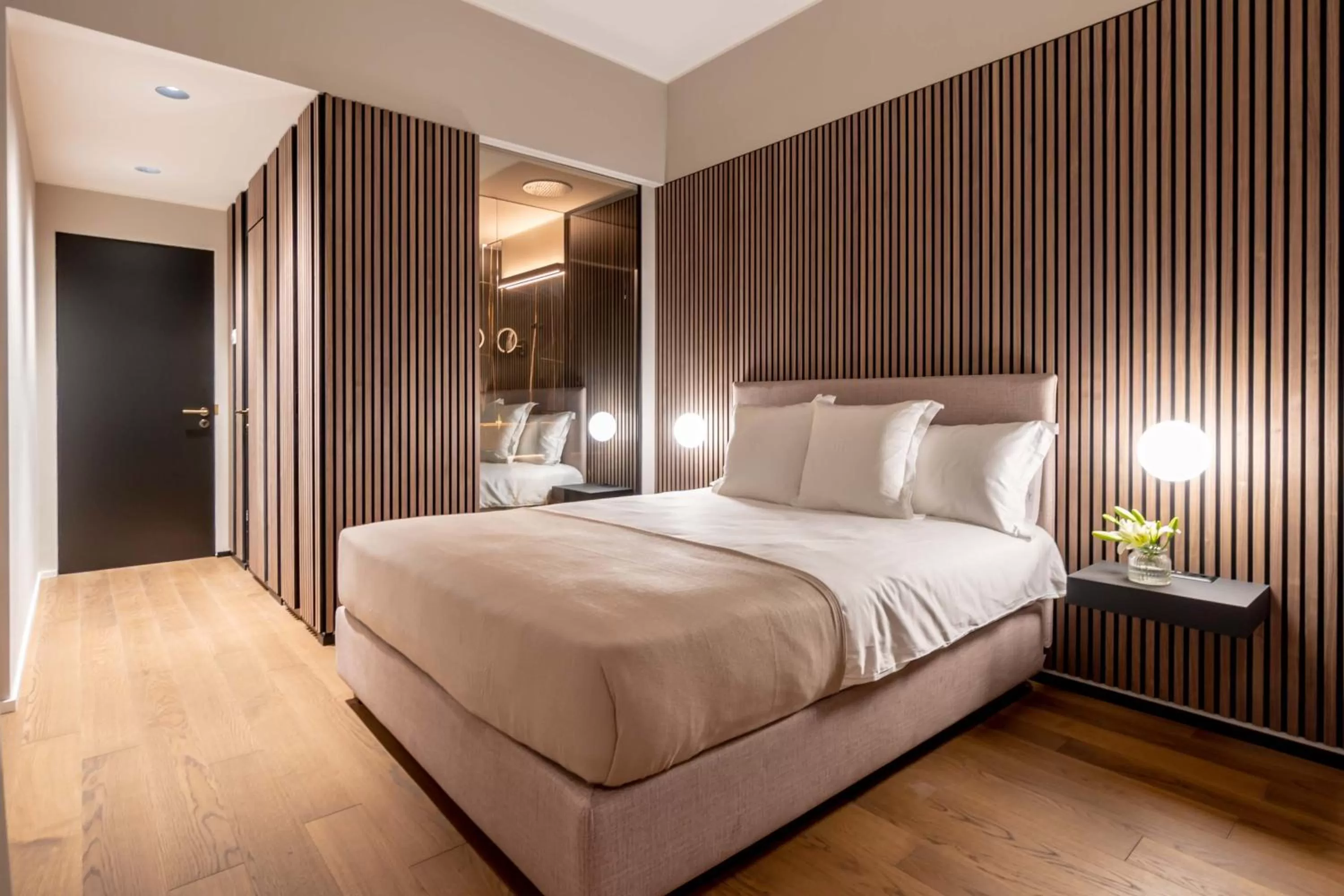 Deluxe Queen Room in Smart Hotel Binario - Self Check-In