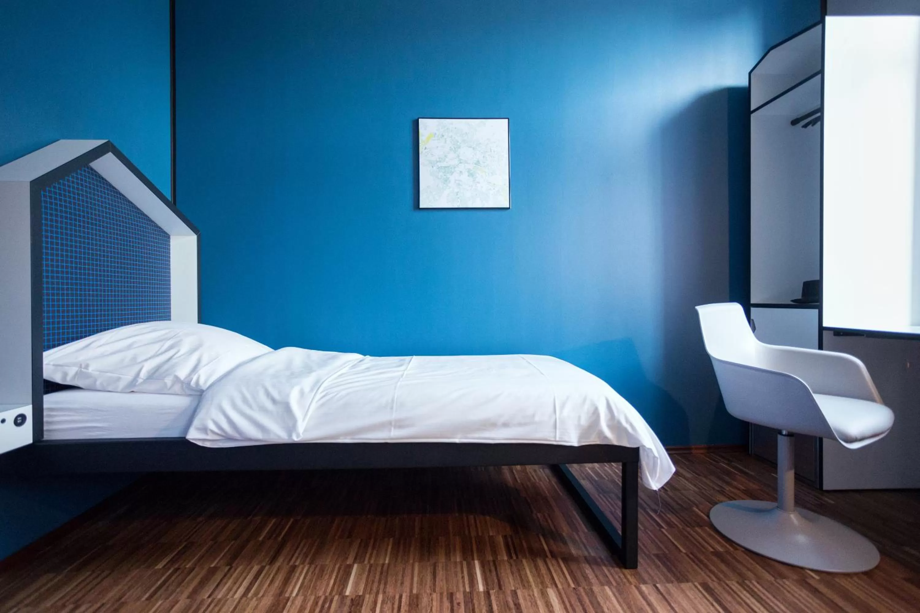 Single Room with Private Bathroom in The Circus Hostel