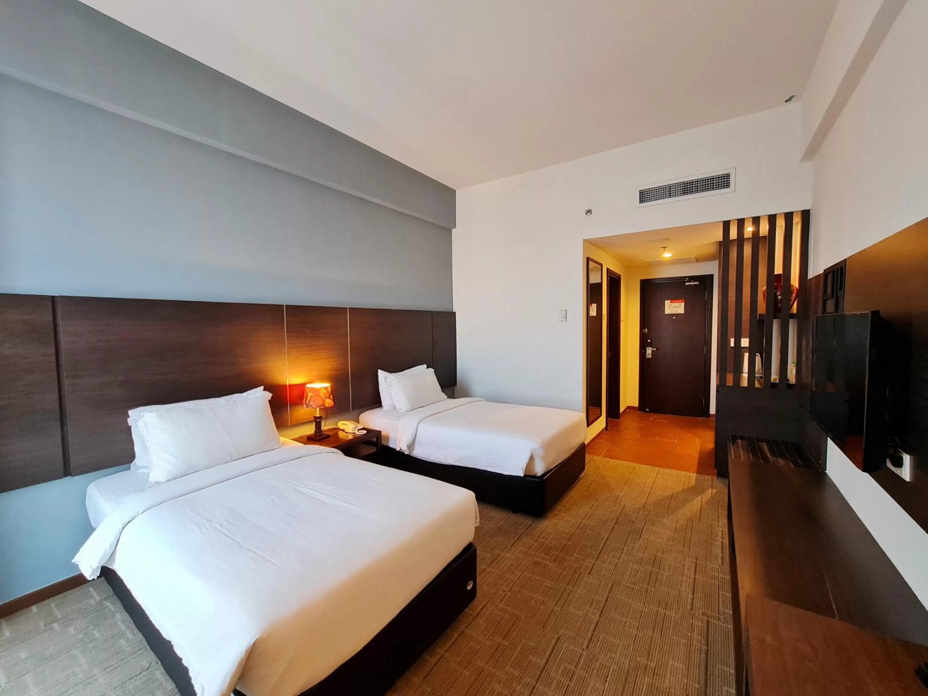 Deluxe Twin Room in Swan Garden Hotel