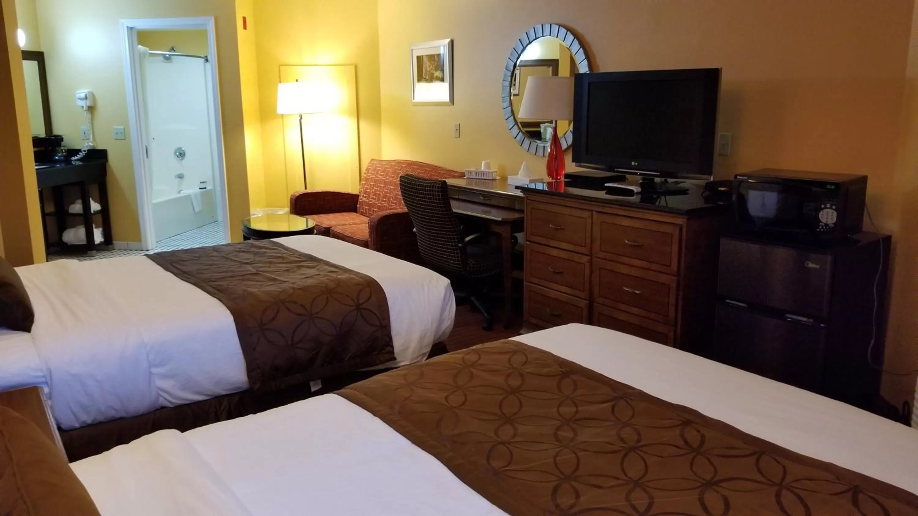 Deluxe Double Room with Bath in Dew Drop Inn